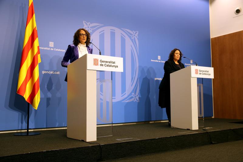 Catalan equality and feminism minister Tània Verge on the left during a press conference on November 16, 2022