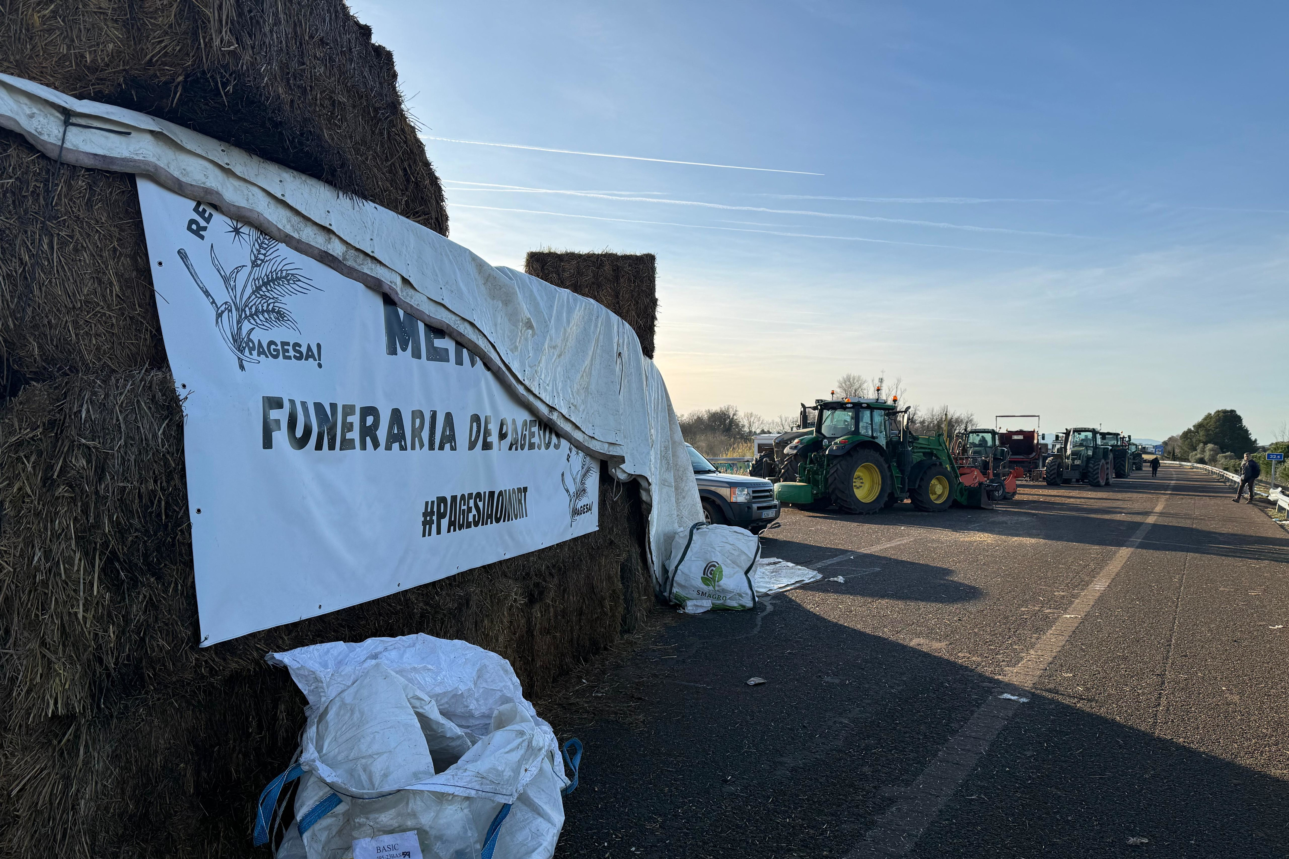 The AP-7 motorway blocked by farmers