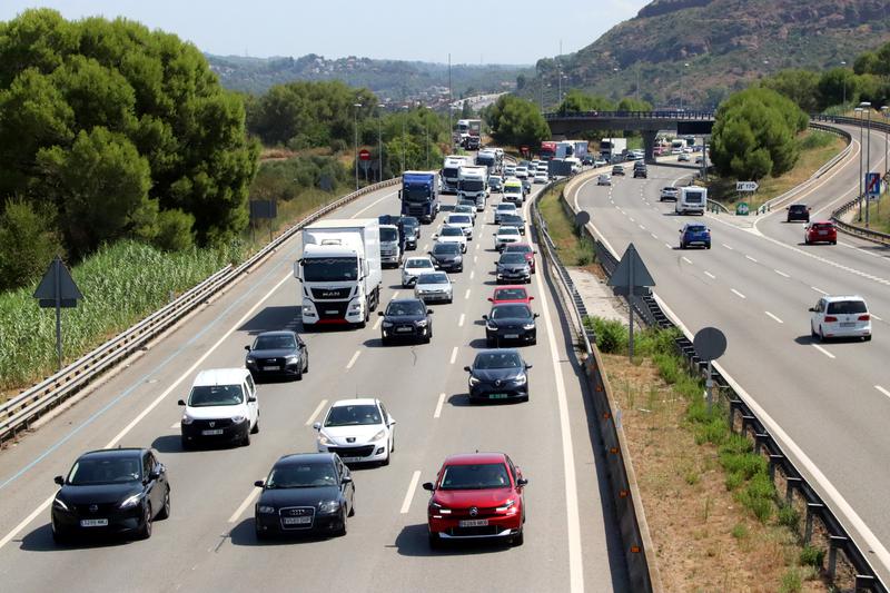 Heavy traffic on the AP-7 southbound in Gelida