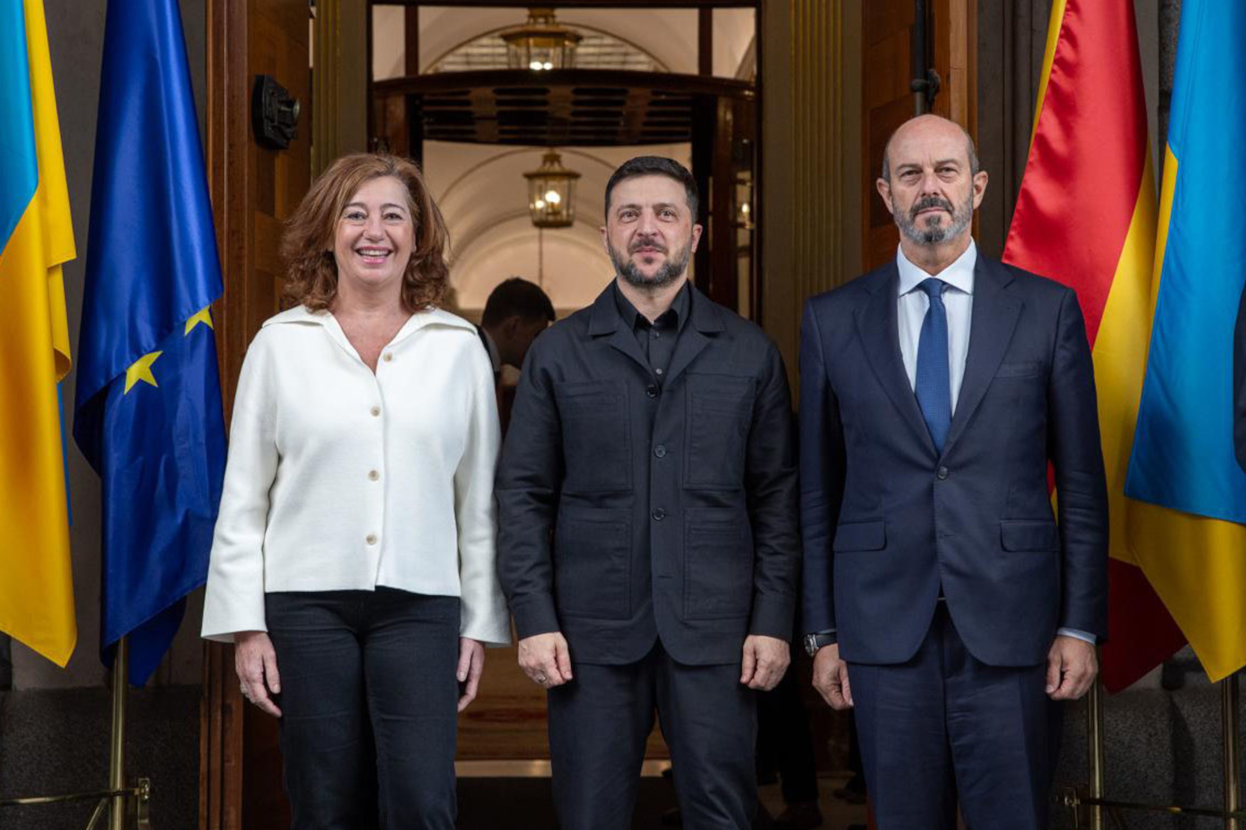 Ukrainian PM President Volodymyr Zelenskyy with Spanish Congress speaker Francina Armengol and Senate speaker Pedro Rollán during a visit on November 18, 2025