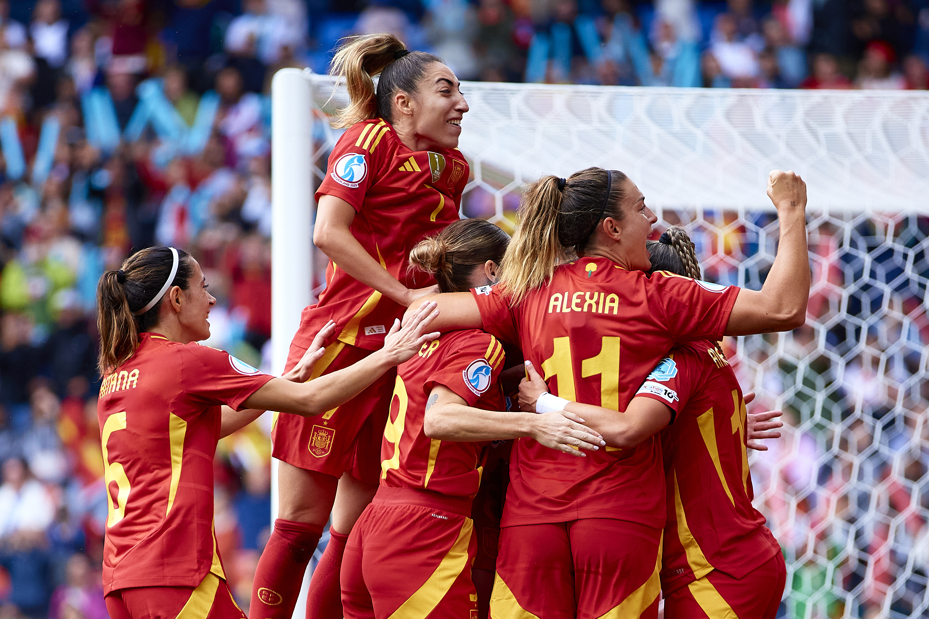 Spain players celebrate Mariona Caldentey's opening goal