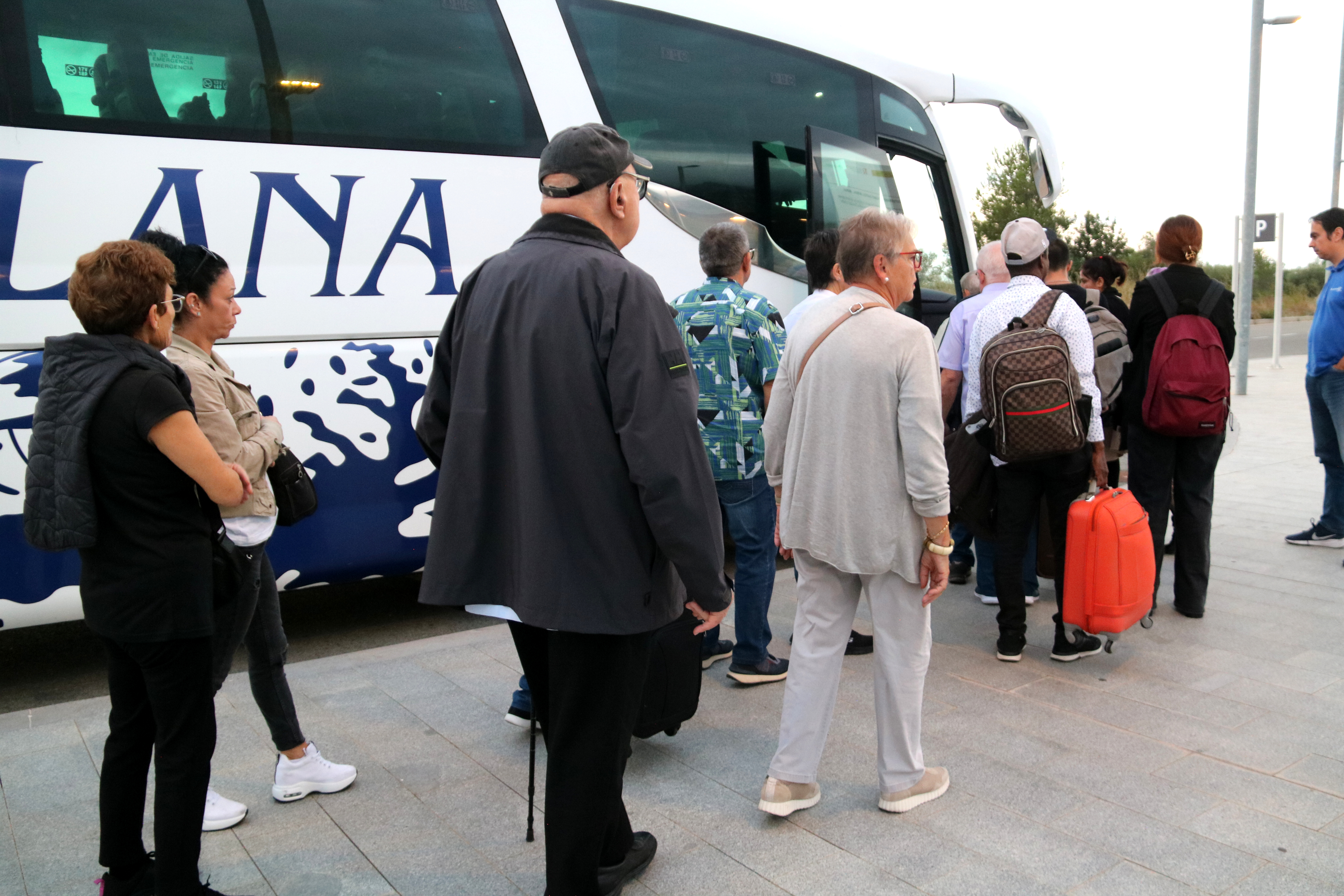 Travelers from the region Terres de l'Ebre at the Renfe station in L'Hospitalet de l'Infant, get a bus to reach Sant Vicenç de Calders.