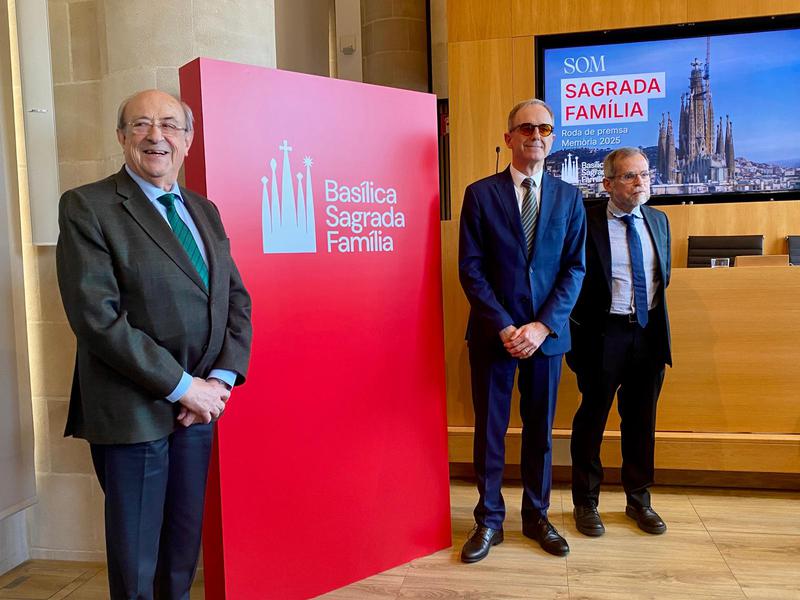 Esteve Camps - President Delegate of the Board of Trustees of the Sagrada Família, Jordi Faulí – Chief Architect, Xavier Martínez – Director General in front of the Sagrada Família's new logo
