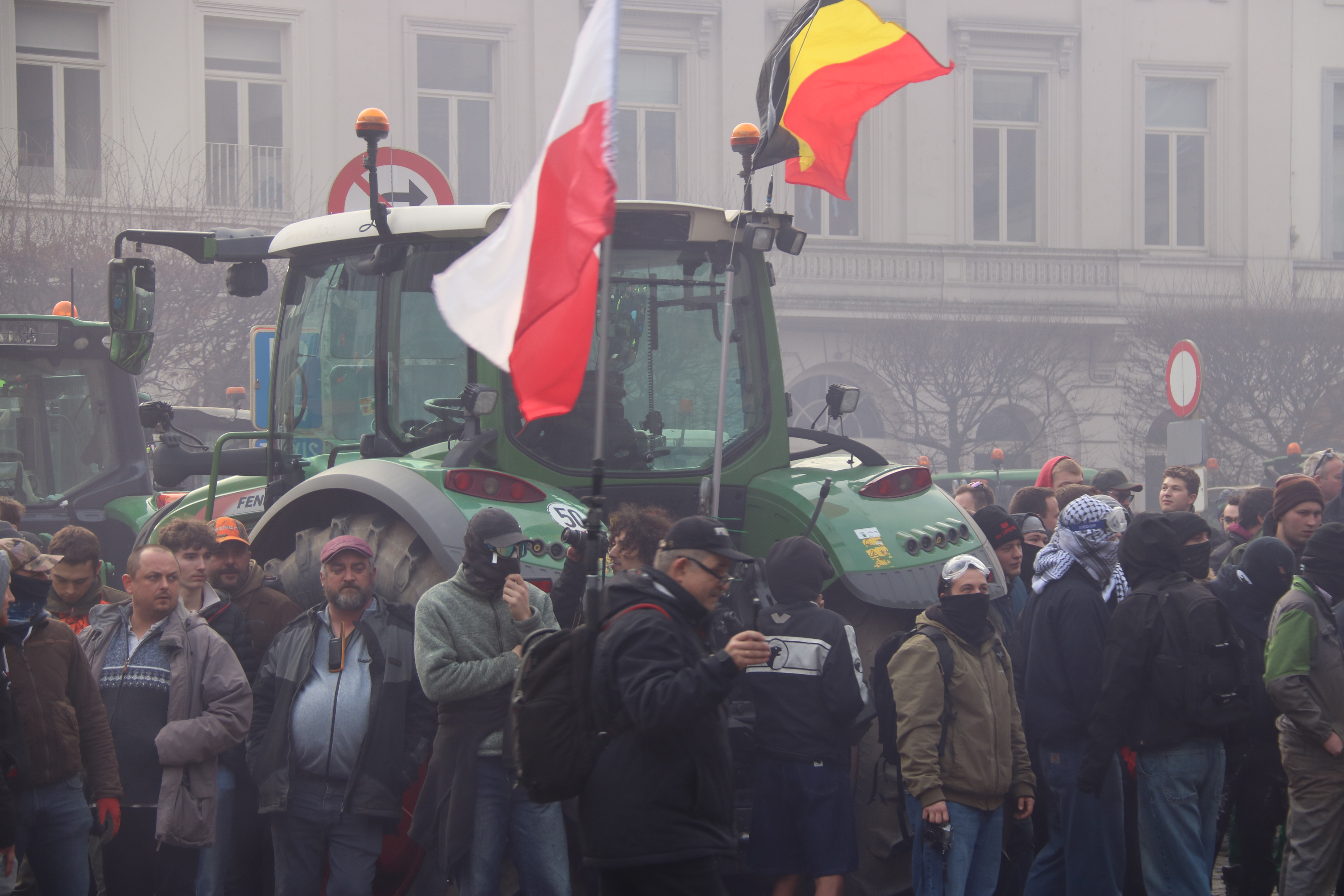 Hundreds of tractors block Brussels city centre in protest against Mercosur agreement