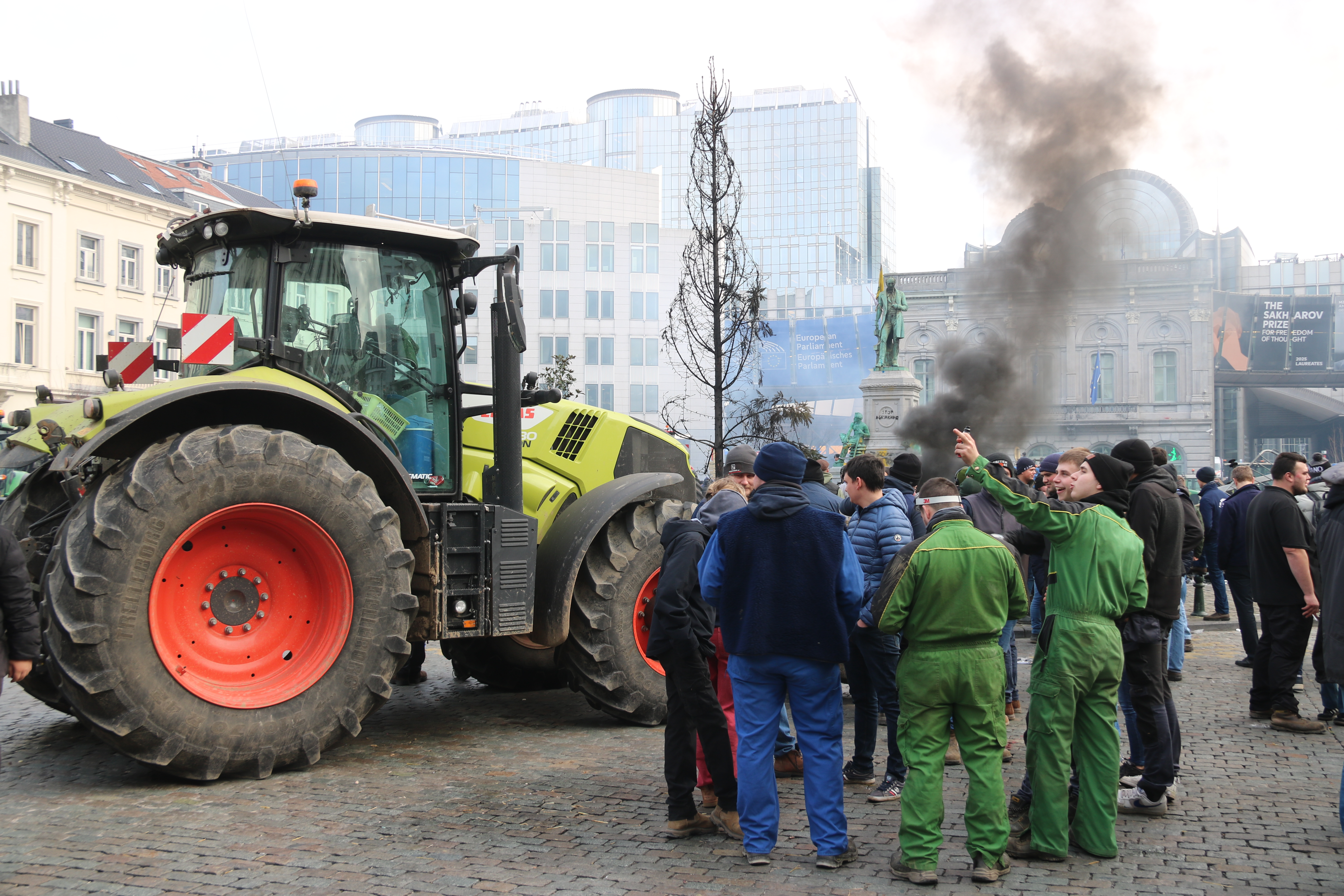 Hundreds of tractors block Brussels city centre in protest against Mercosur agreement