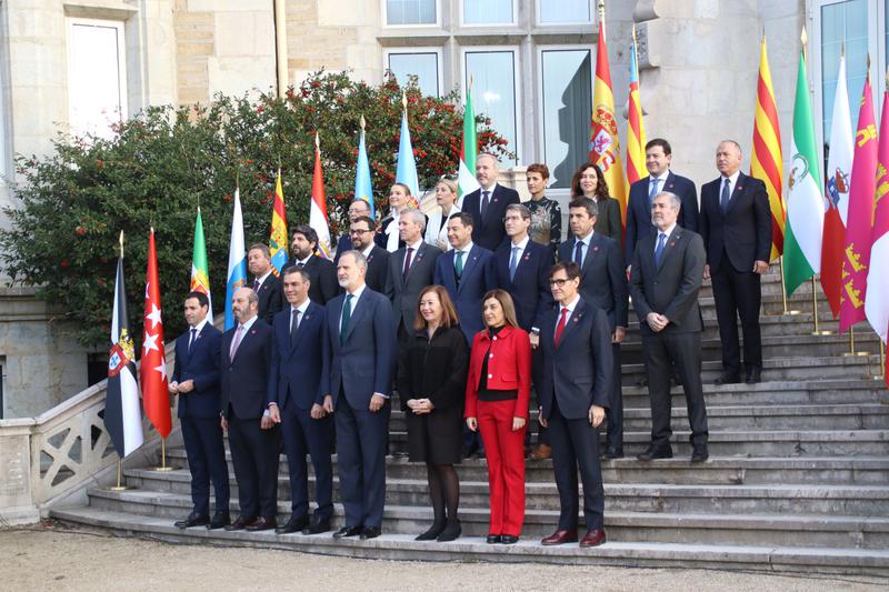 Spain's regional presidents, including Catalan president Salvador Illa, accompanied by Spanish PM Pedro Sánchez and King Felipe VI during a meeting in Santander on December 13, 2024