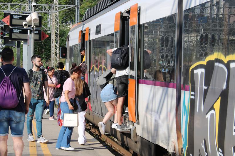 R3 line users in Montcada Bifurcació.