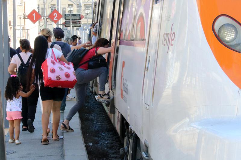 Rodalies users in Montcada Bifurcació station