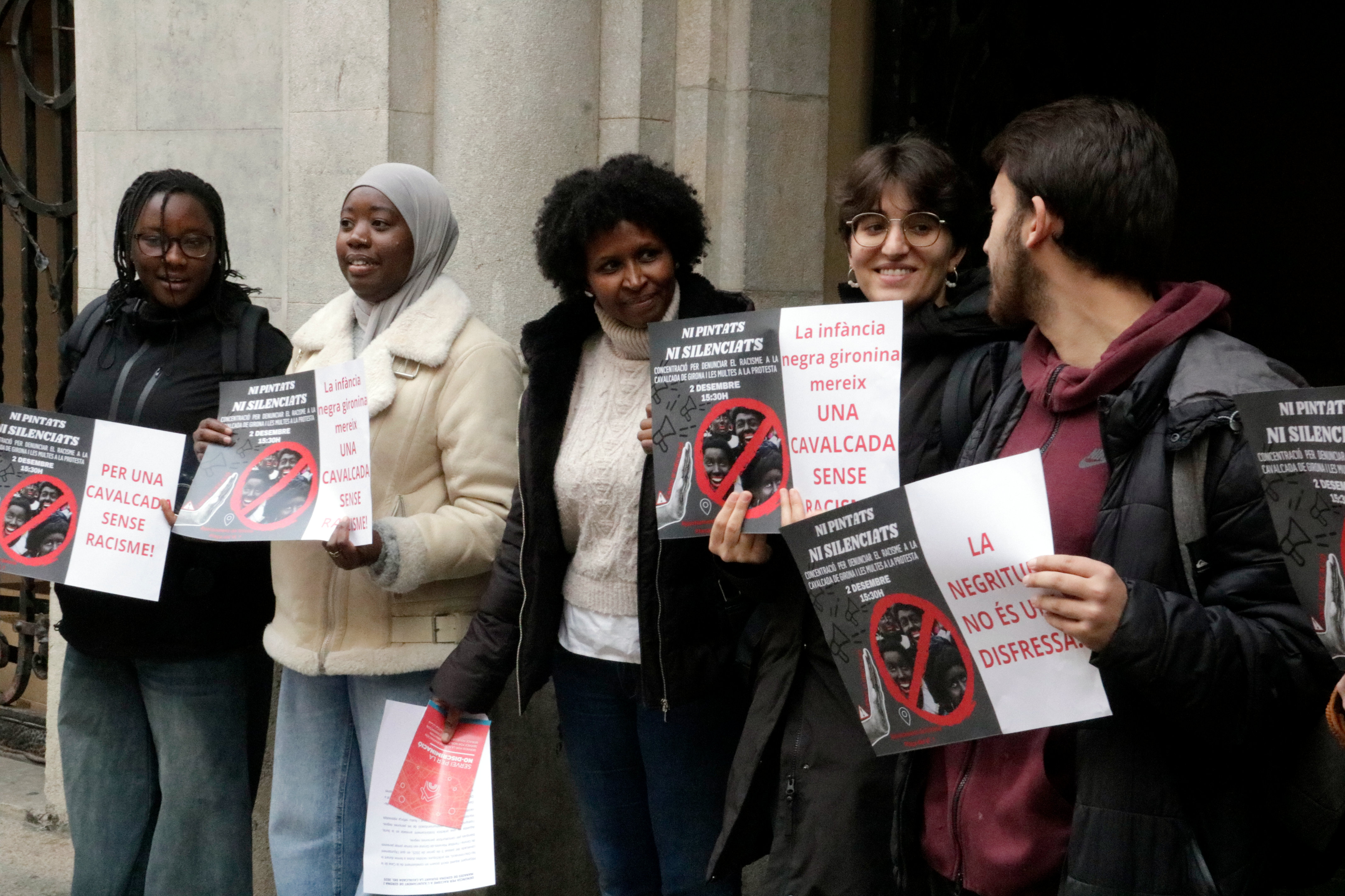 Members of the Cacau i Negritud collective protesting about blackface practices in the Christmas parade in Girona