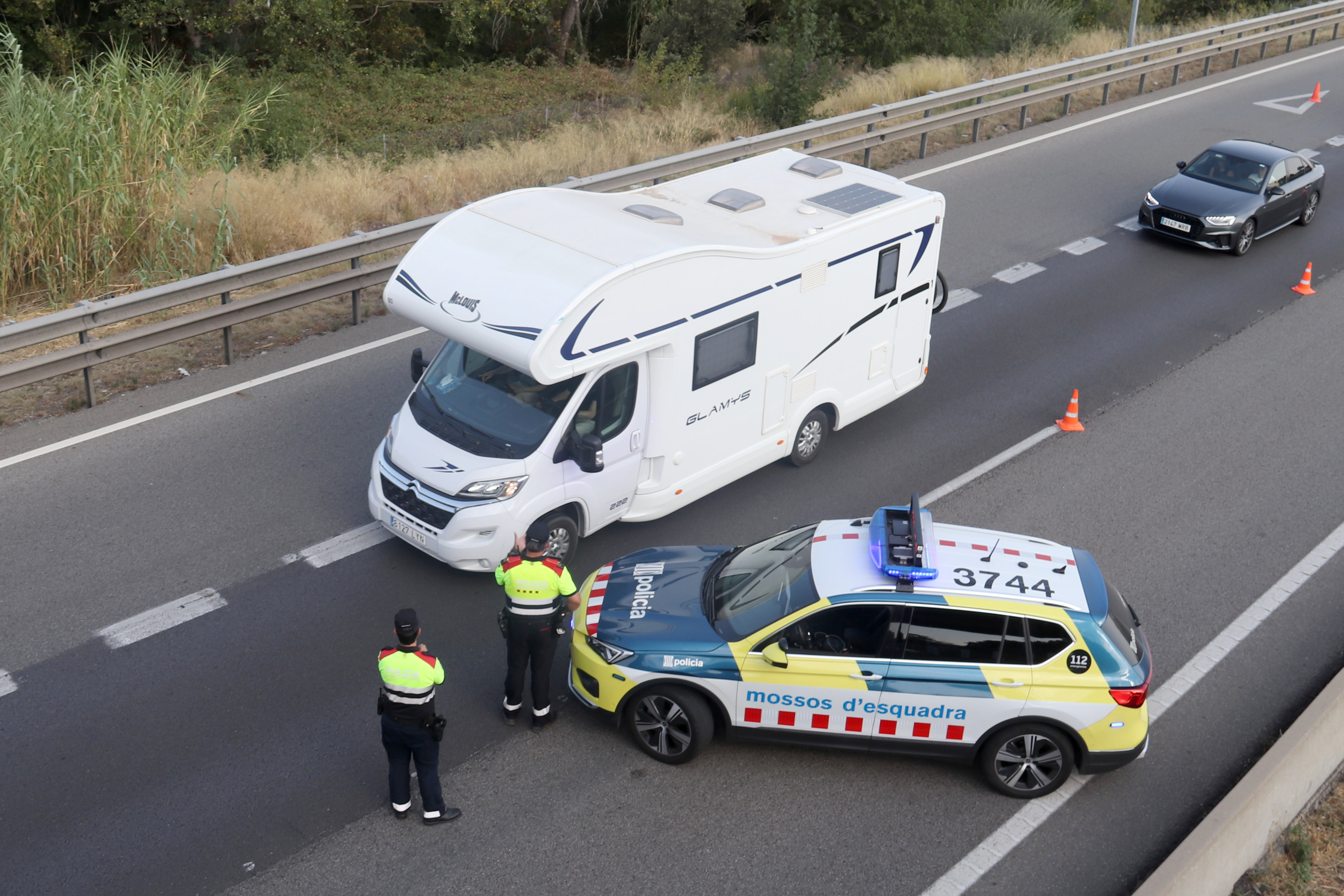 Mossos checkpoints on AP-7 highway in operation to arrest Carles Puigdemont.