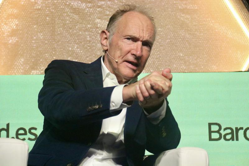 Tim Berners-Lee, inventor de la World Wide Web, defensa la prohibició de les xarxes socials als menors de 16 anys