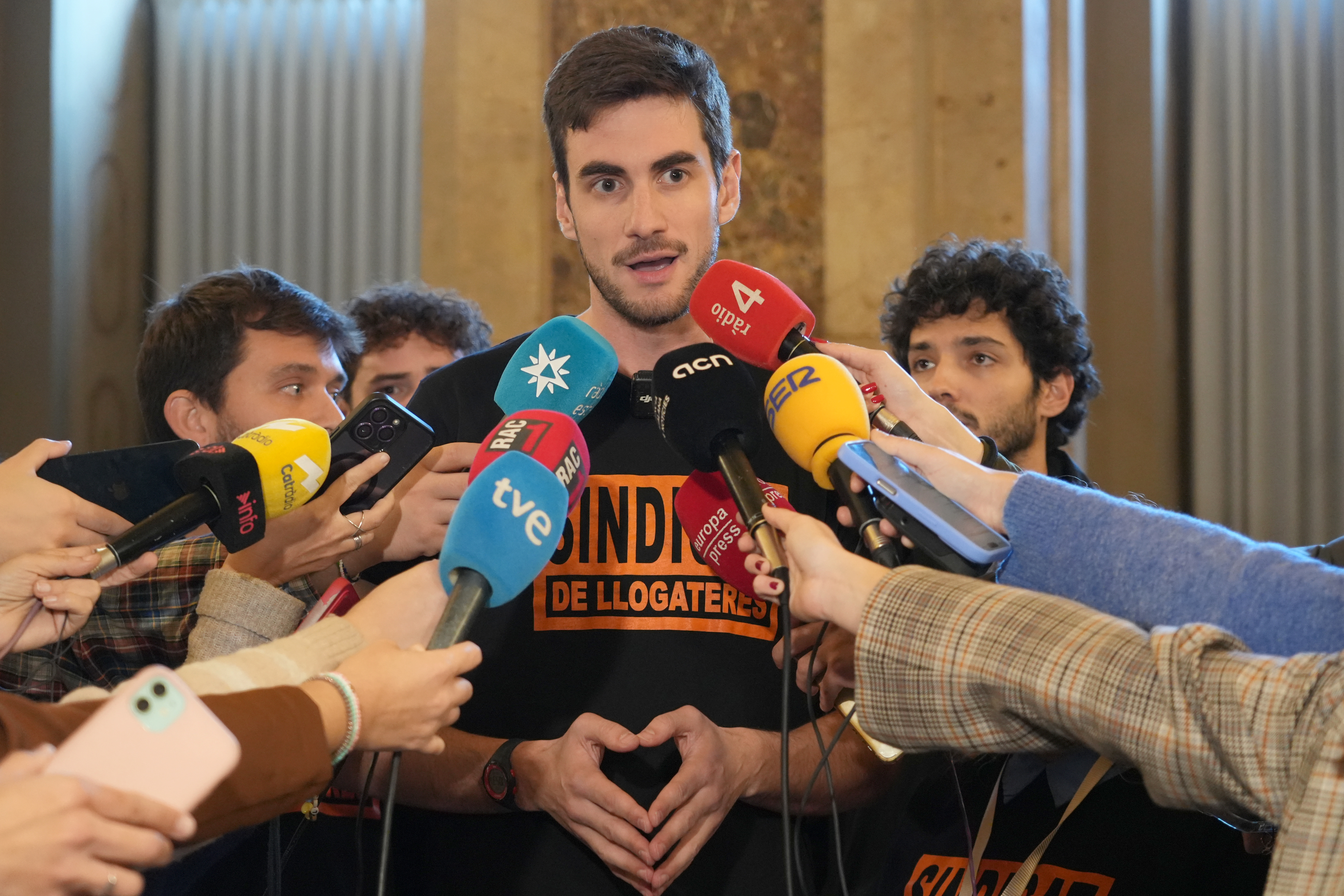 Sindicat de Llogateres spokesperson Txema Escorsa speaks to the media