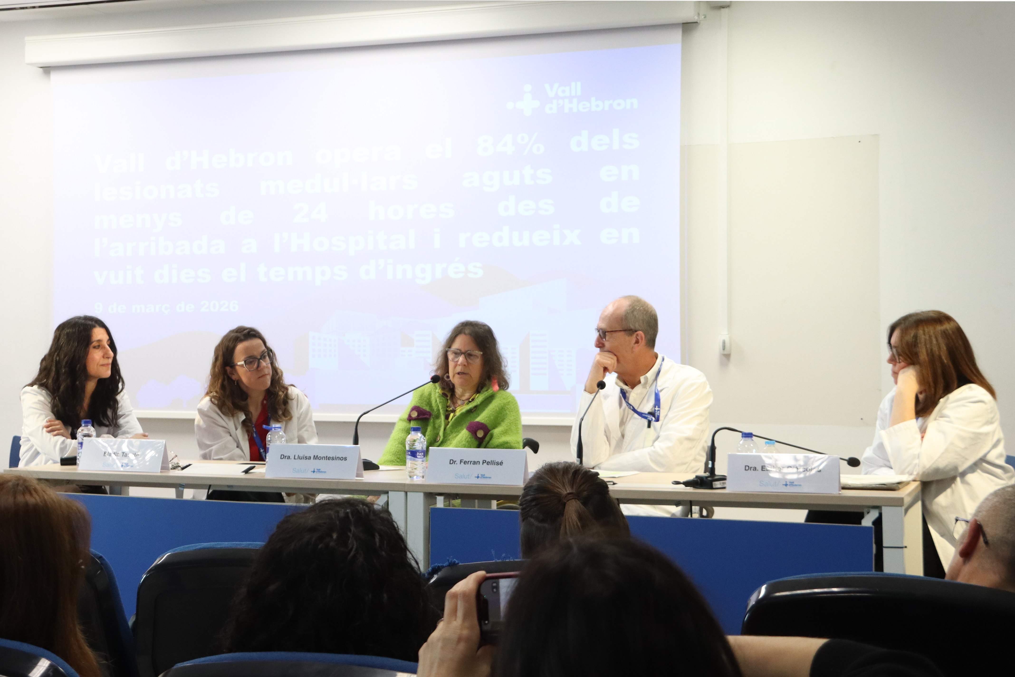 Mercè, who suffered a spinal cord injury, alongside the team leaders responsible for operating on these patients at Vall d'Hebron Hospital
