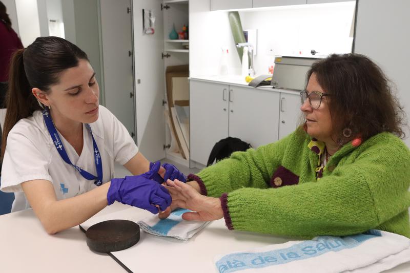 Mercè, who suffered a spinal cord injury, at Vall d'Hebron Hospital
