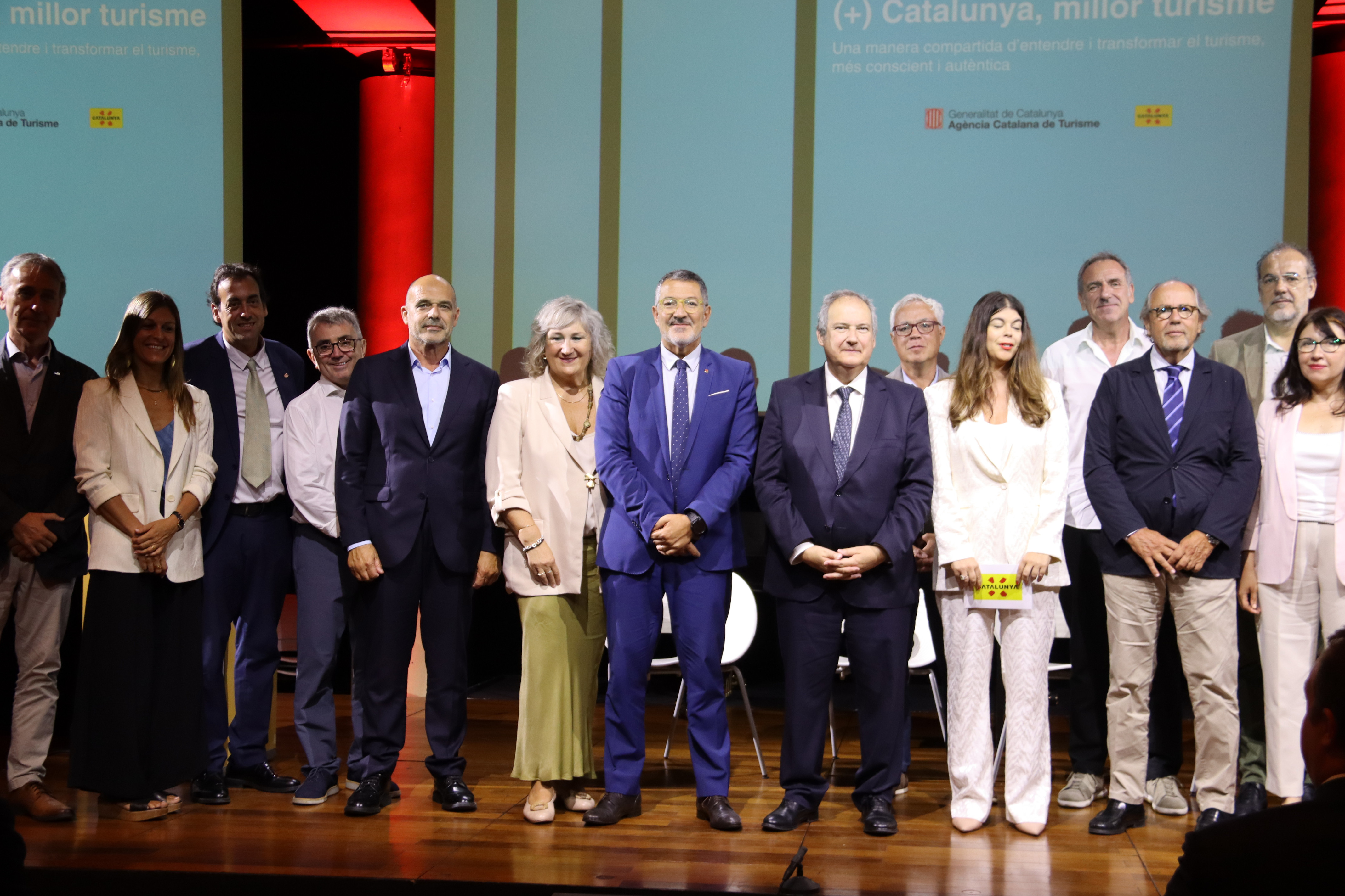 The Minister of Business and Employment Miquel Sàmper, and Spain's minister of industry and tourism Jordi Hereu, with other members of the tourism sector