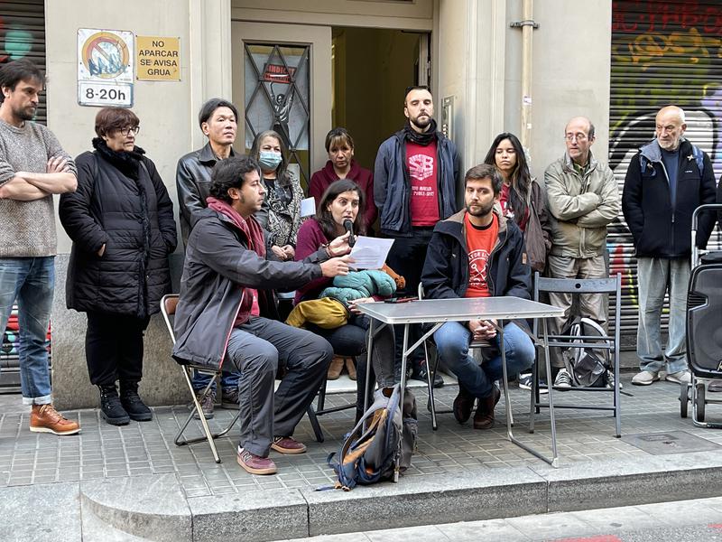 Residents of Barcelona's Carrer de Tapioles 15 holding a press conference outside their building