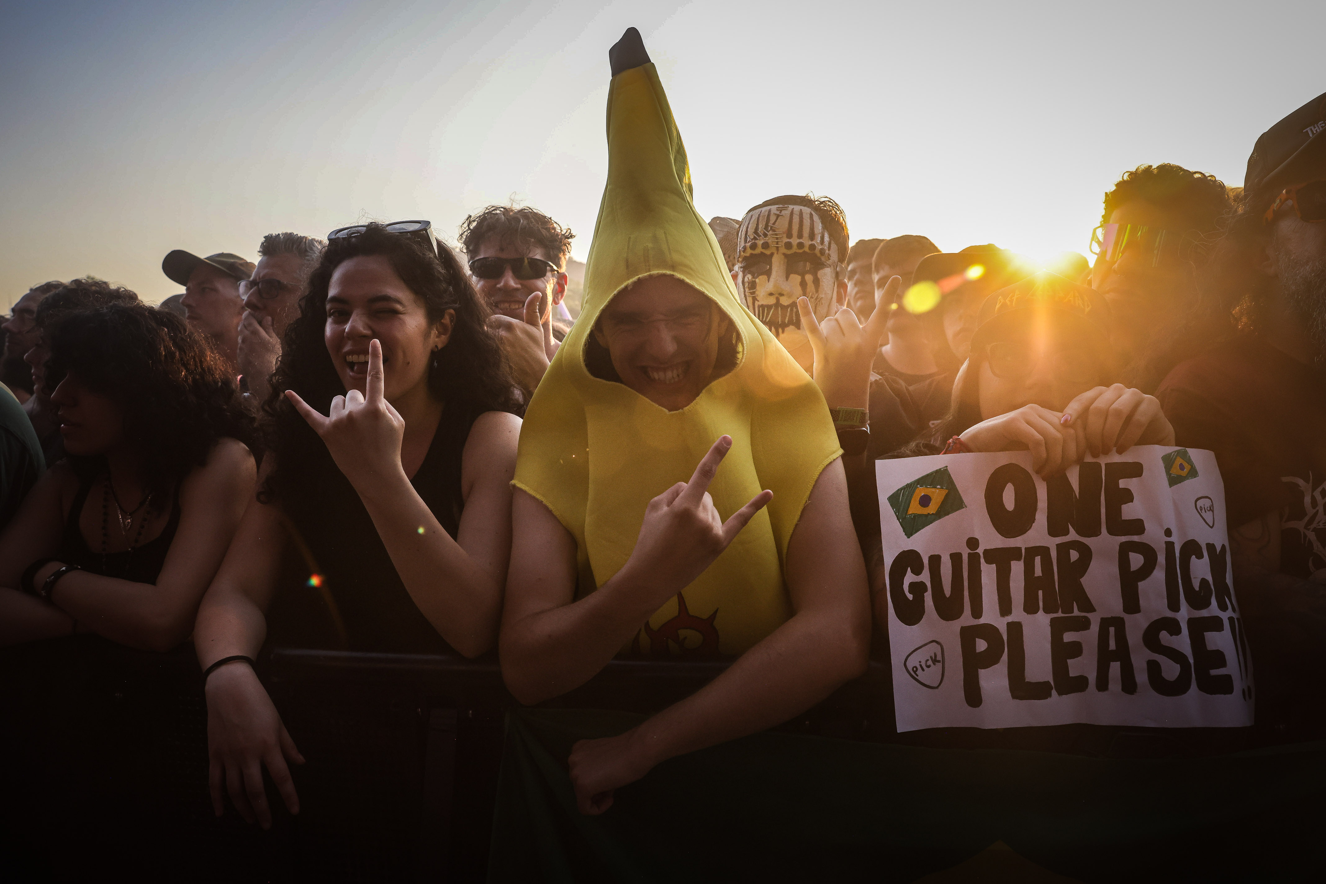 Un assistent al Rock Fest disfressat en la primera jornada del festival