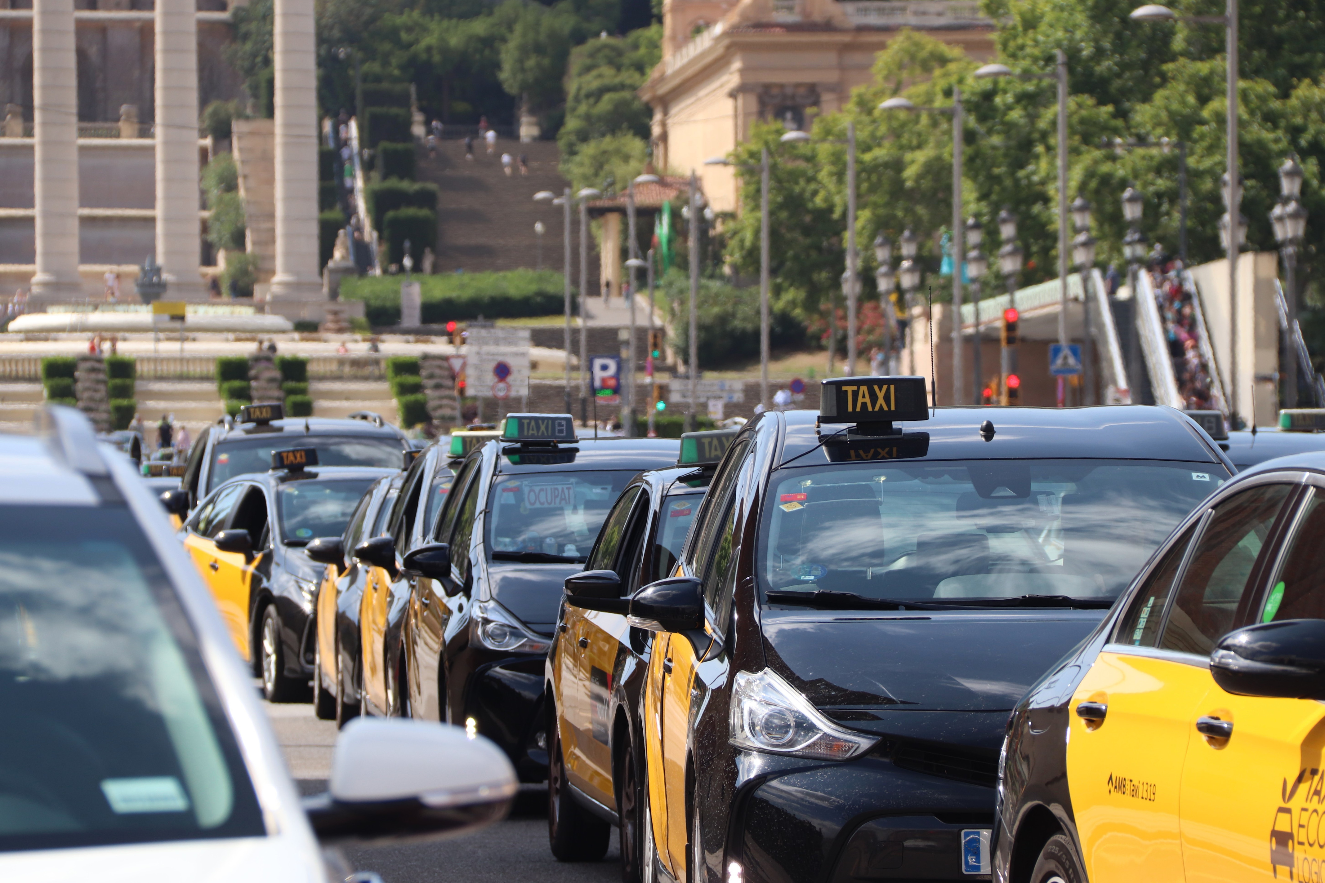 Élite Taxi union holds a slow march through Barcelona to protest against ride-hailing services