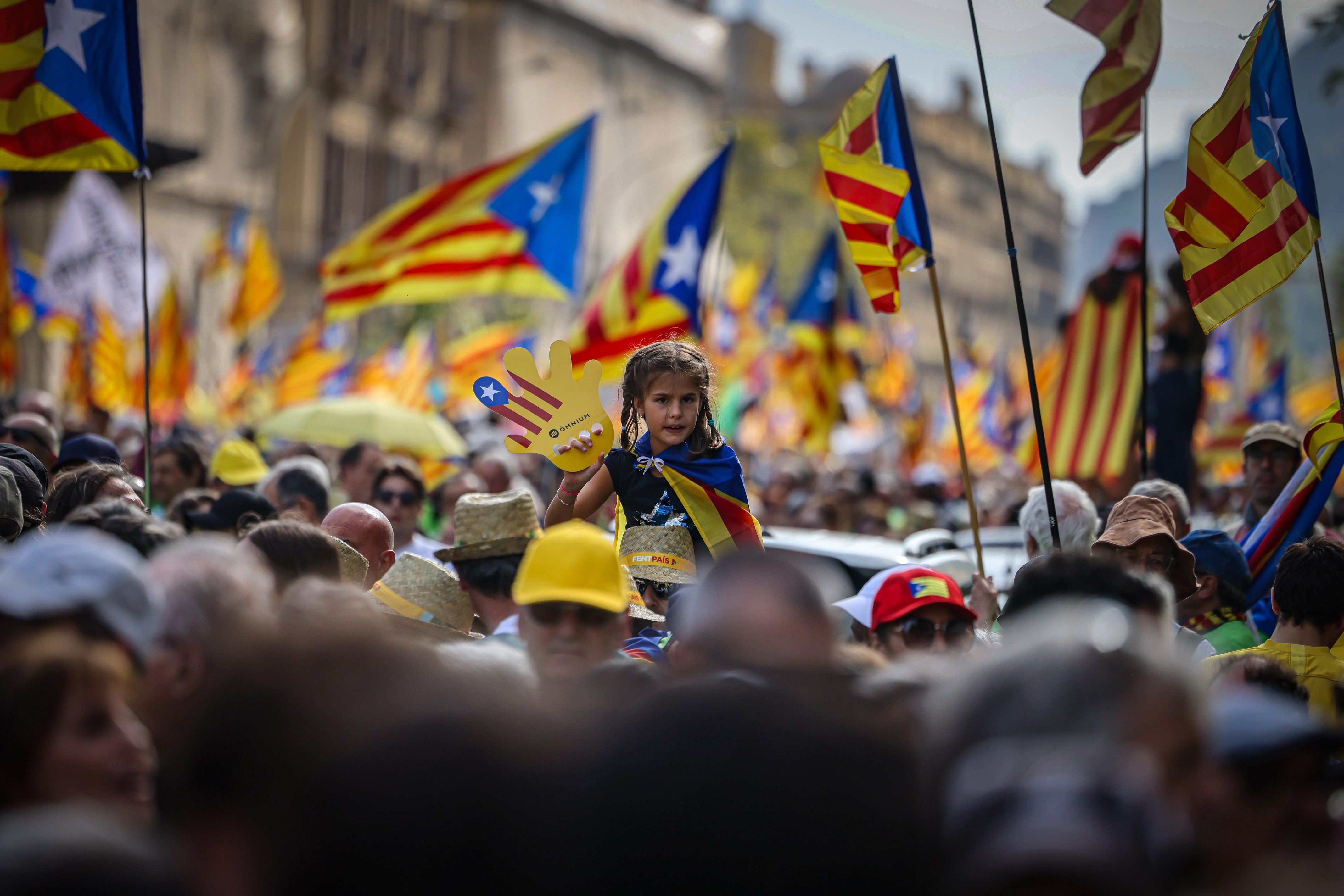 A girl in the pro-independence demonstration in Barcelona, 2024