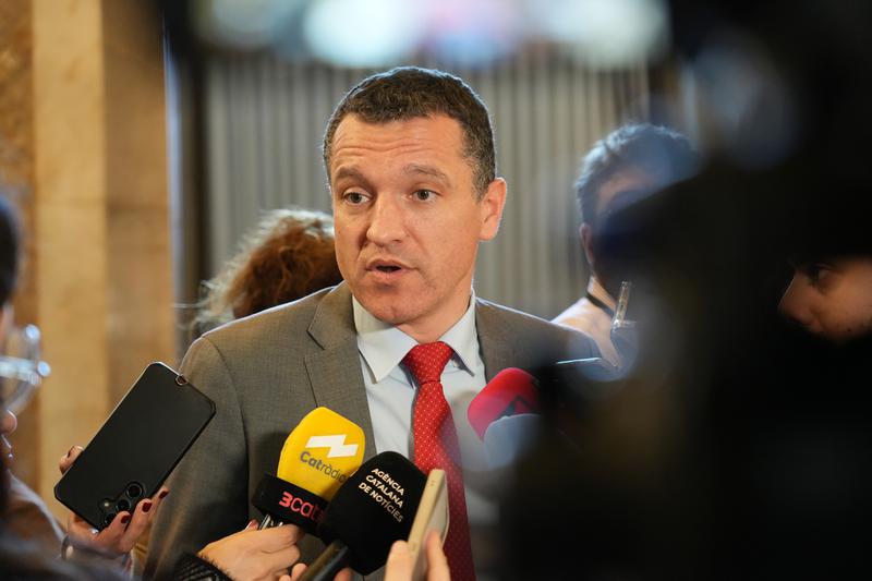 Catalan agriculture Minister Òscar Ordeig speaking to the media from the hallways of the Parliament