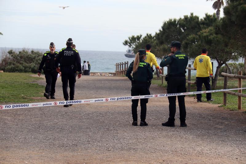 Police and emergency services present at Miracle beach in Tarragona