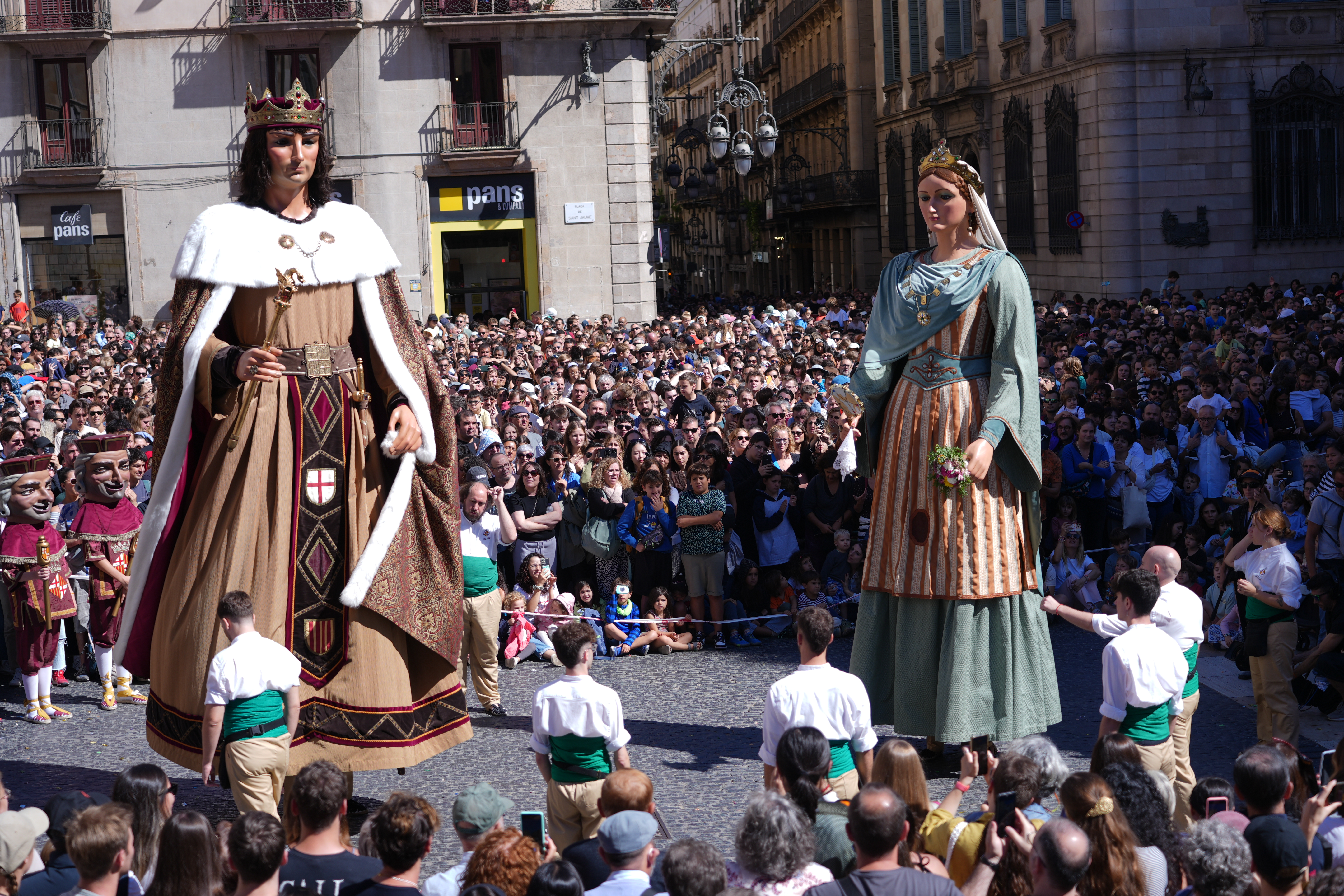 Giants, Jaume and Violant, dance in Plaça de Sant Jaume for La Mercè.