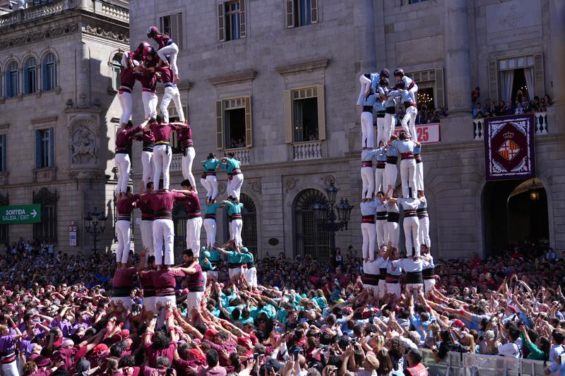Castells human towers in Plaça Sant Jaume