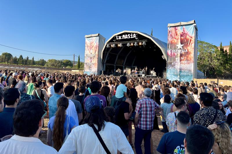 Australian singer Vance Joy headlines the first night of the 2024 Vida Music Festival