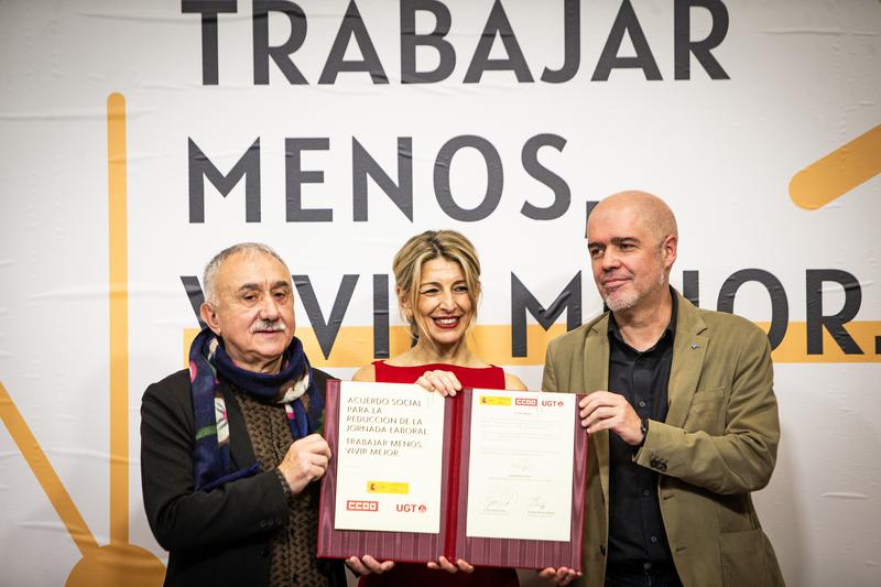 Spain's labor minister Yolanda Díaz accompanied by UGT and CCOO labor union leaders after reaching a deal on the 37.5-hour workweek on December 12, 2024