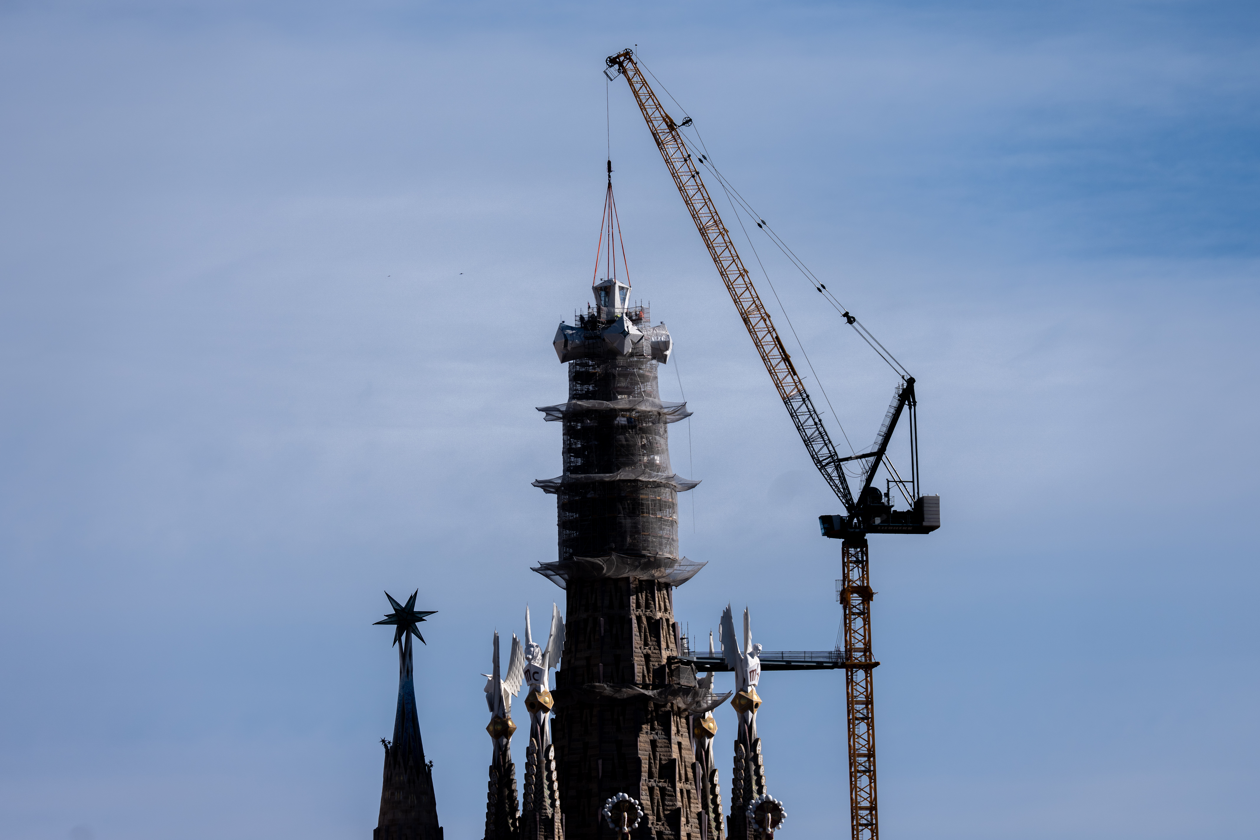 Crane installing the upper piece of the Tower of Jesus at the Sagrada Família