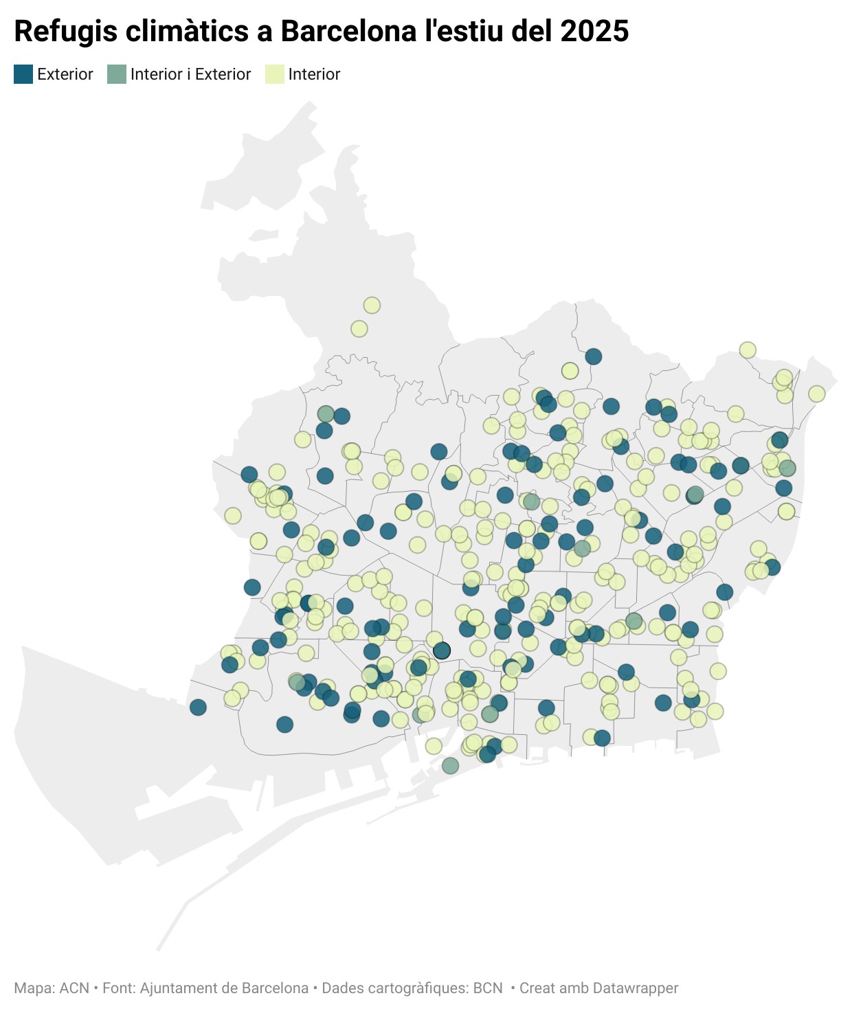 Map of the climate shelters set up in Barcelona this summer. The color indicates whether they are indoors (yellow), outdoors (dark blue) or have both indoor and outdoor spaces