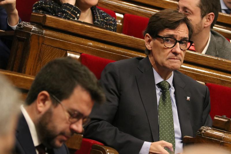 Head of opposition and leader of the Socialists party Salvador Illa observes Catalan president Pere Aragonès during a parliamentary session on December 21, 2022
