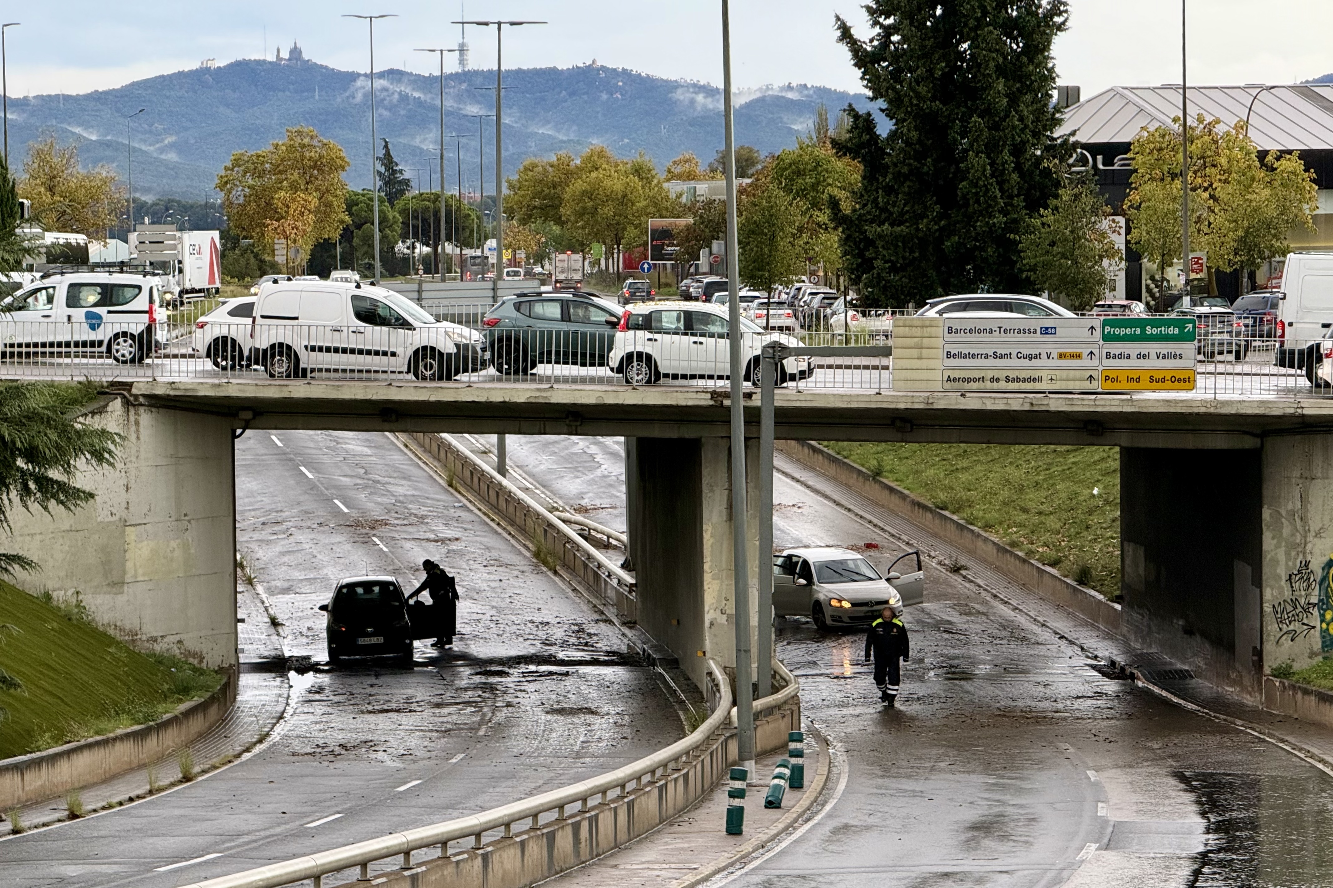 Cars stuck due to flooding in Sabadell