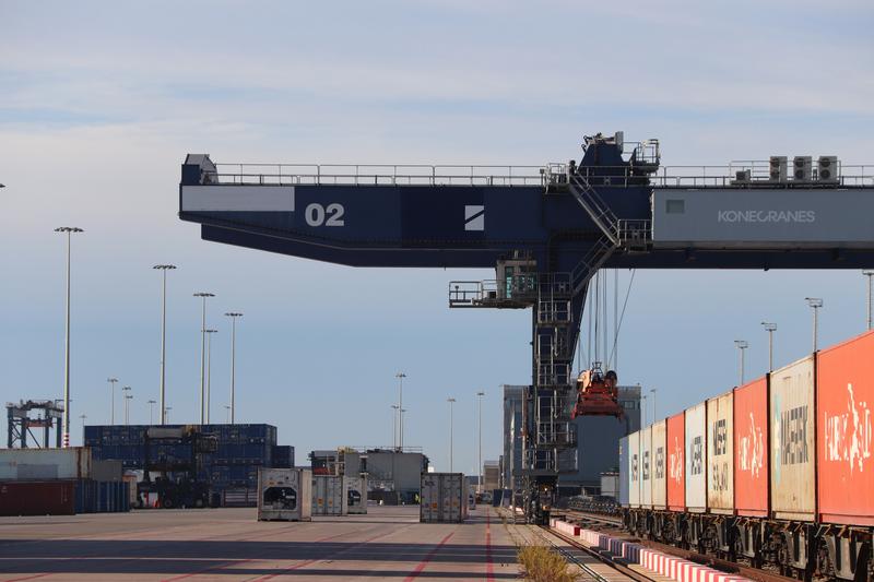 Opening of the first direct rail link between the Port of Barcelona and France