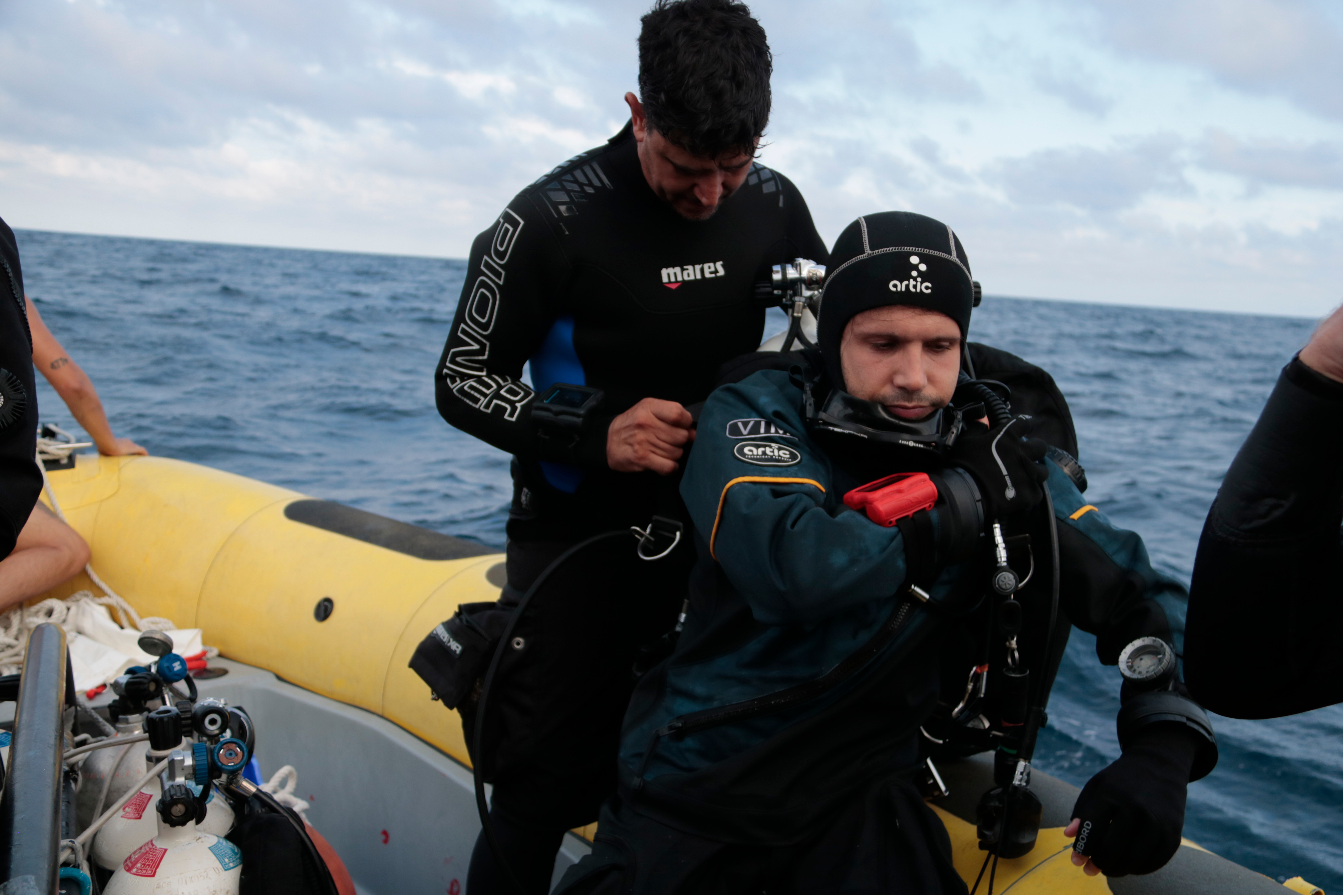Albert Vim and Youssef Bakali diving in Ametlla de Mar