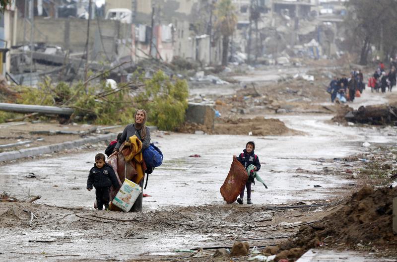 Palestinians flee the northern part of the Gaza region