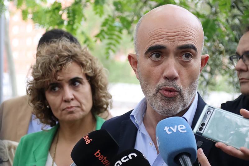 The People's Party candidate for Barcelona mayor, Daniel Sirera, talking to the press in Barcelona on May 19, 2023