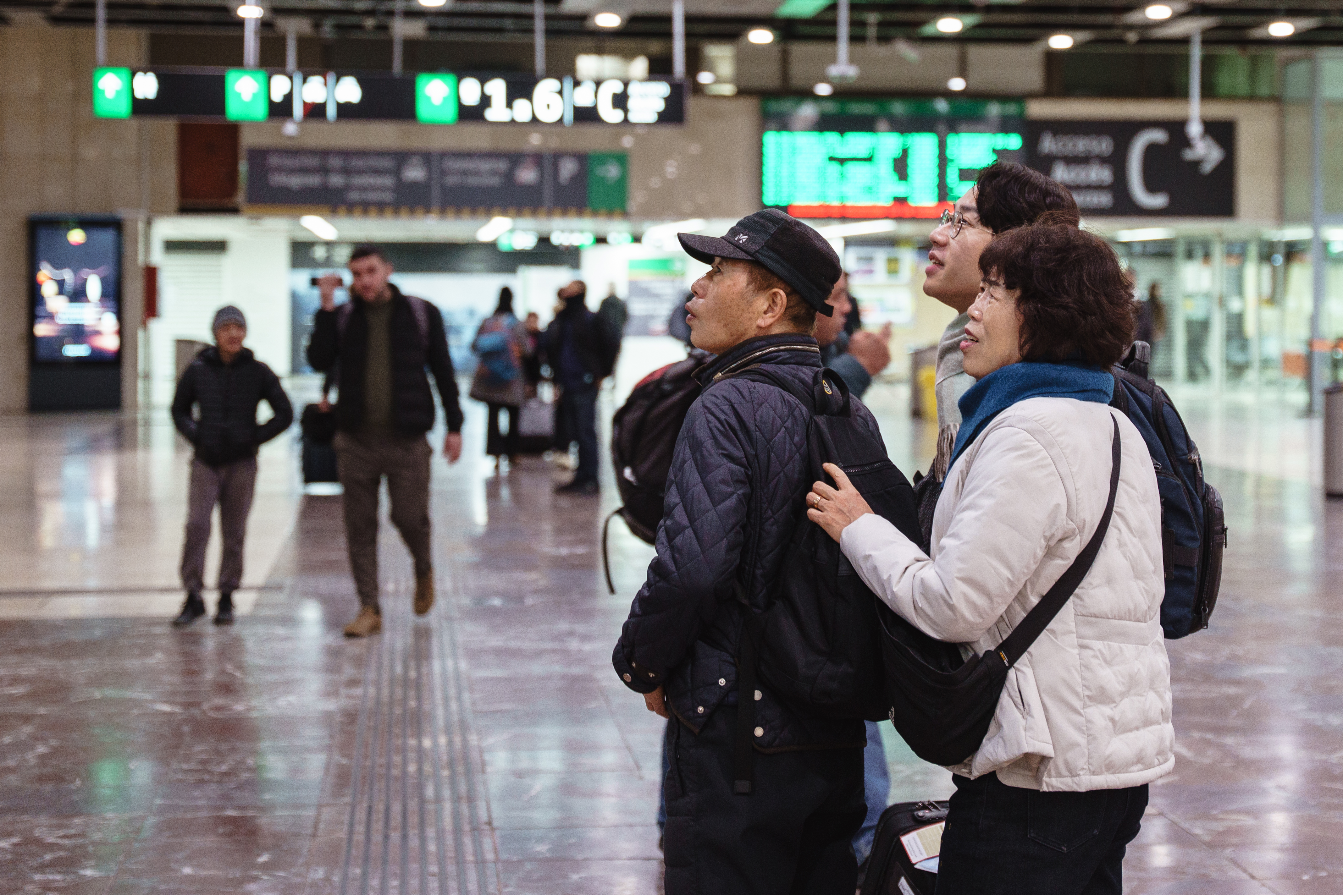 Tourists at Sants station on first day of train drivers' strike