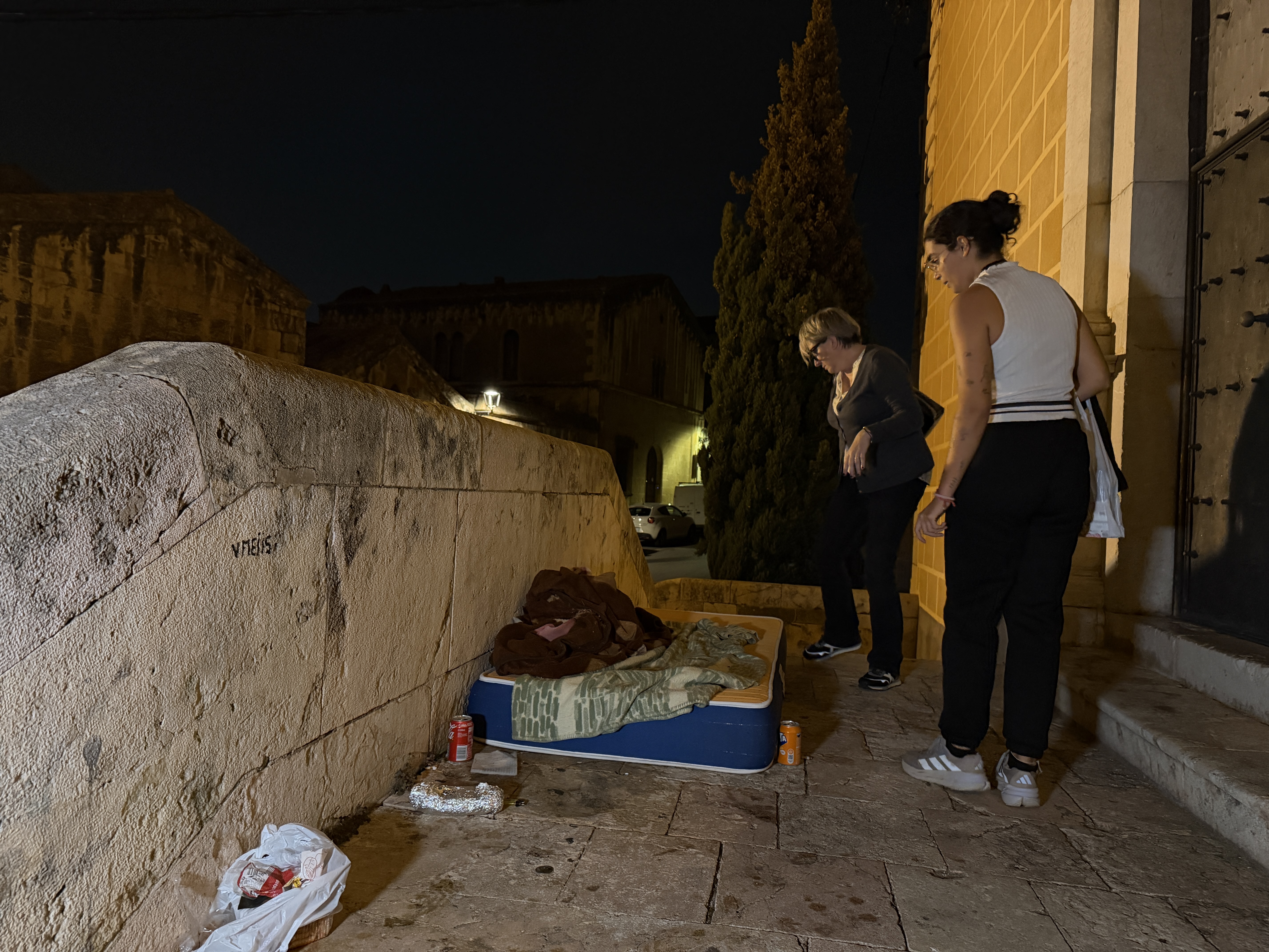 A group of volunteers conducting a count of homeless people in Tarragona