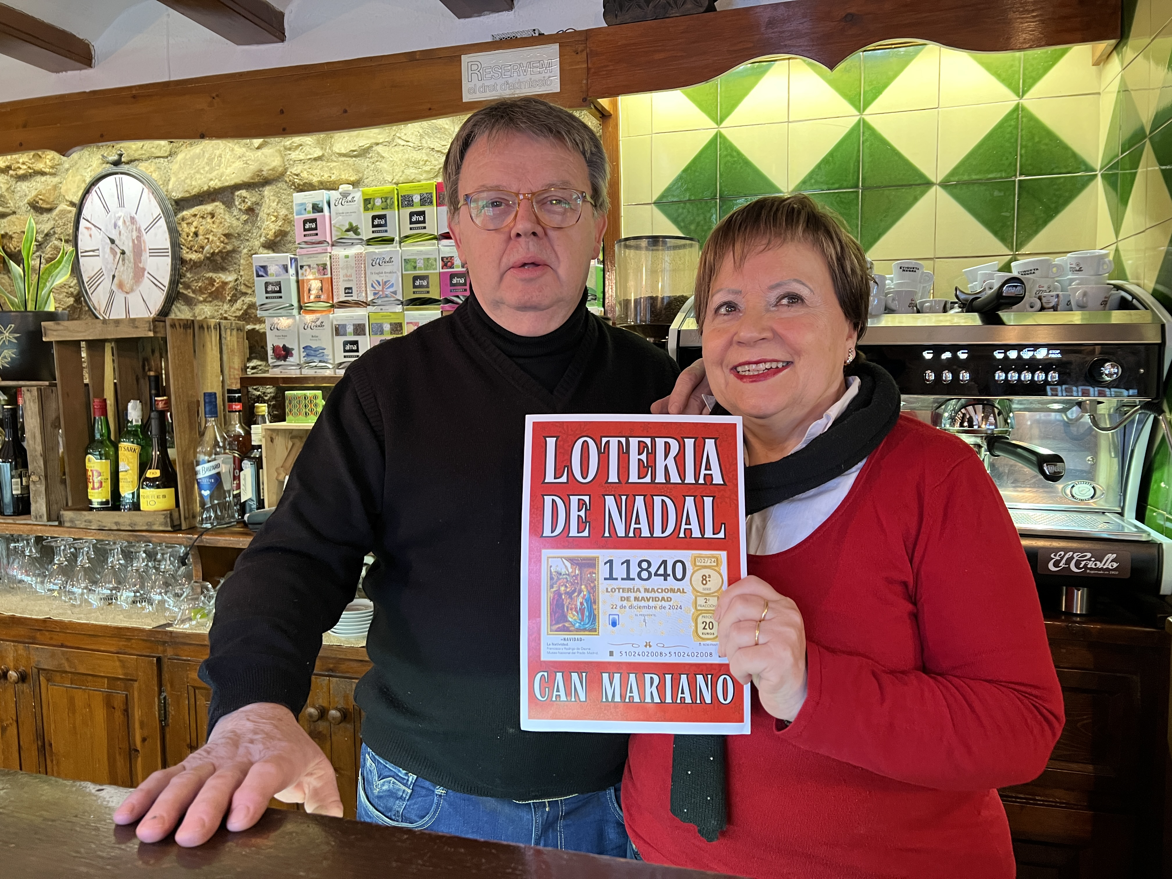 Owners of Can Mariano de Baro bar in Pallars Sobirà county celebrate having sold several décimos of the 11840, the third prize of the 2024 Christmas lottery