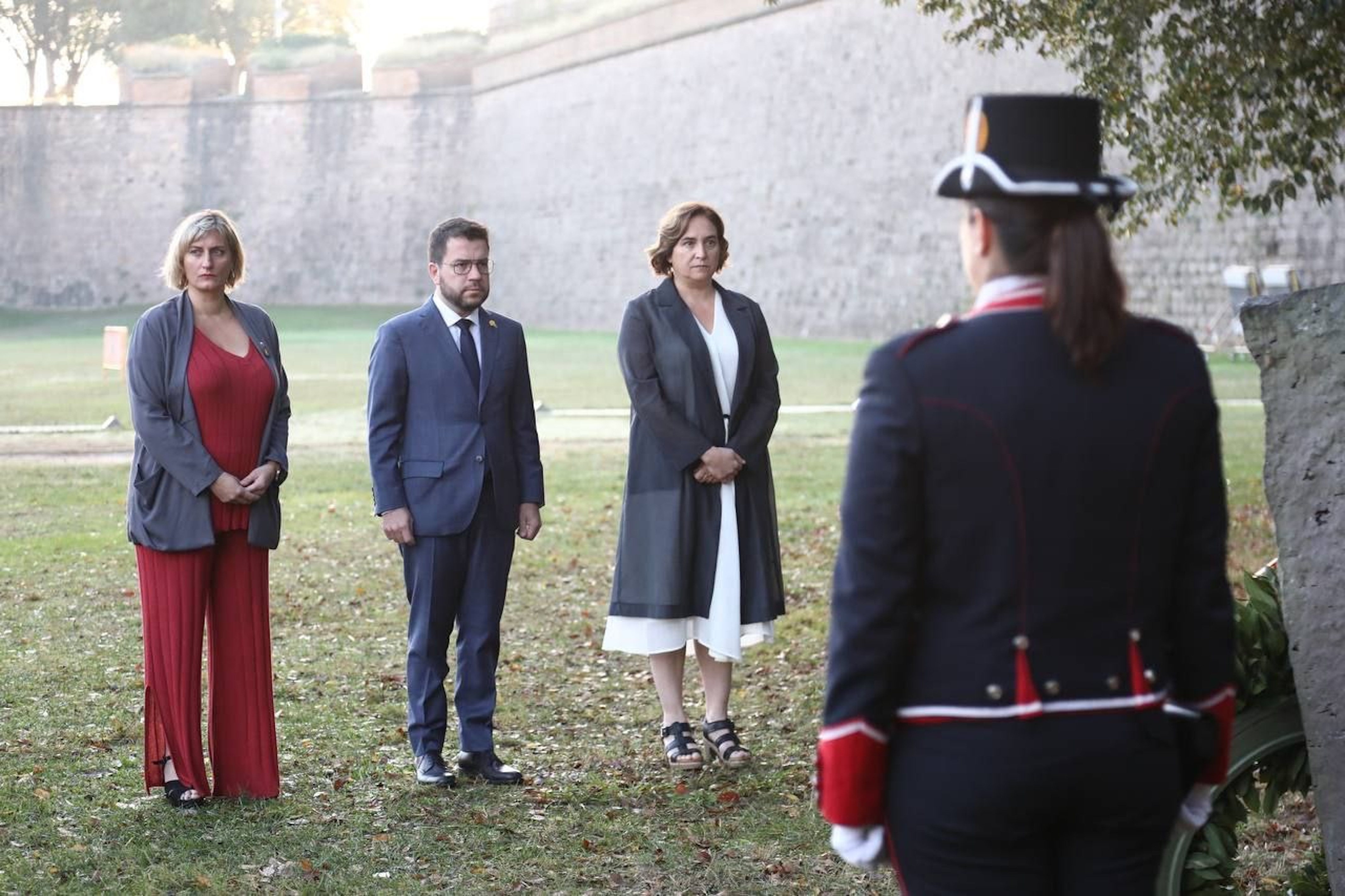 Acting parliament speaker Alba Vergés, president Pere Aragonès, and Barcelona mayor Ada Colau in front of Lluís Companys' gravesite on October 15, 2022