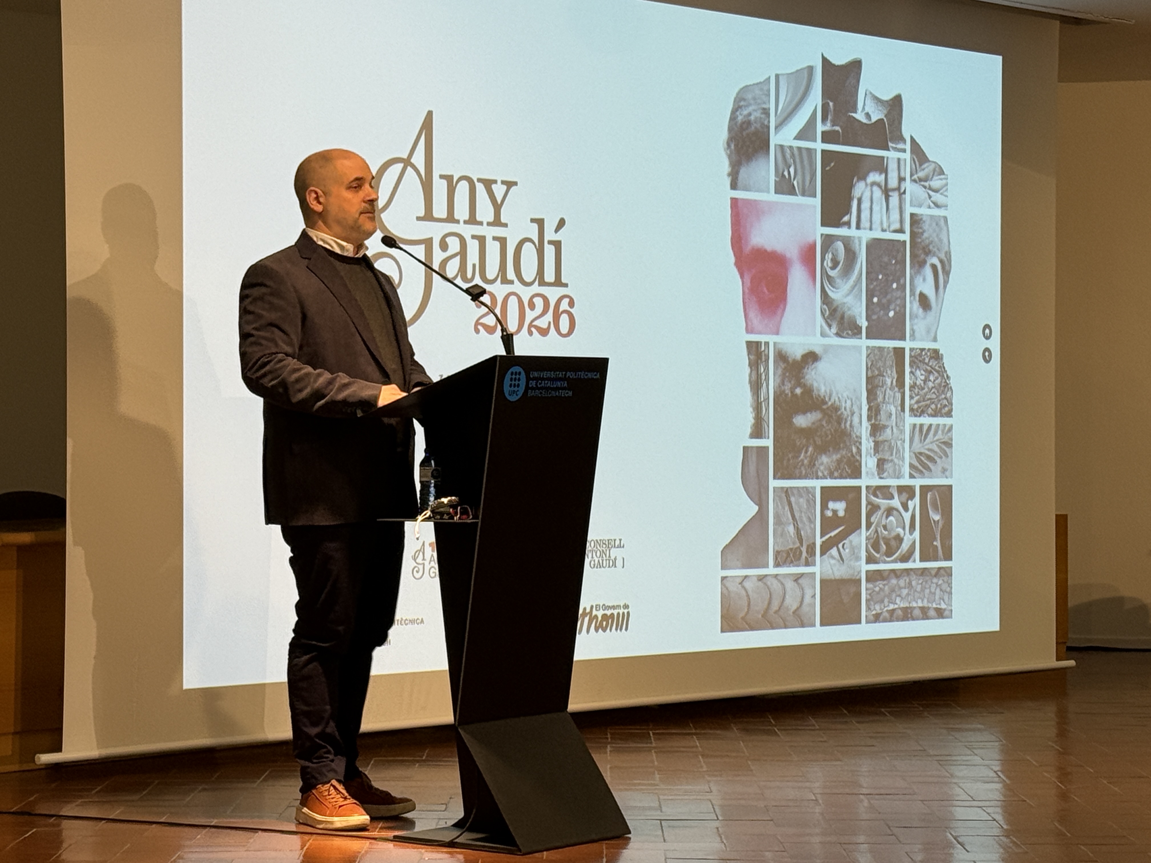 Galdric Santana presents the activities of the Gaudí Year