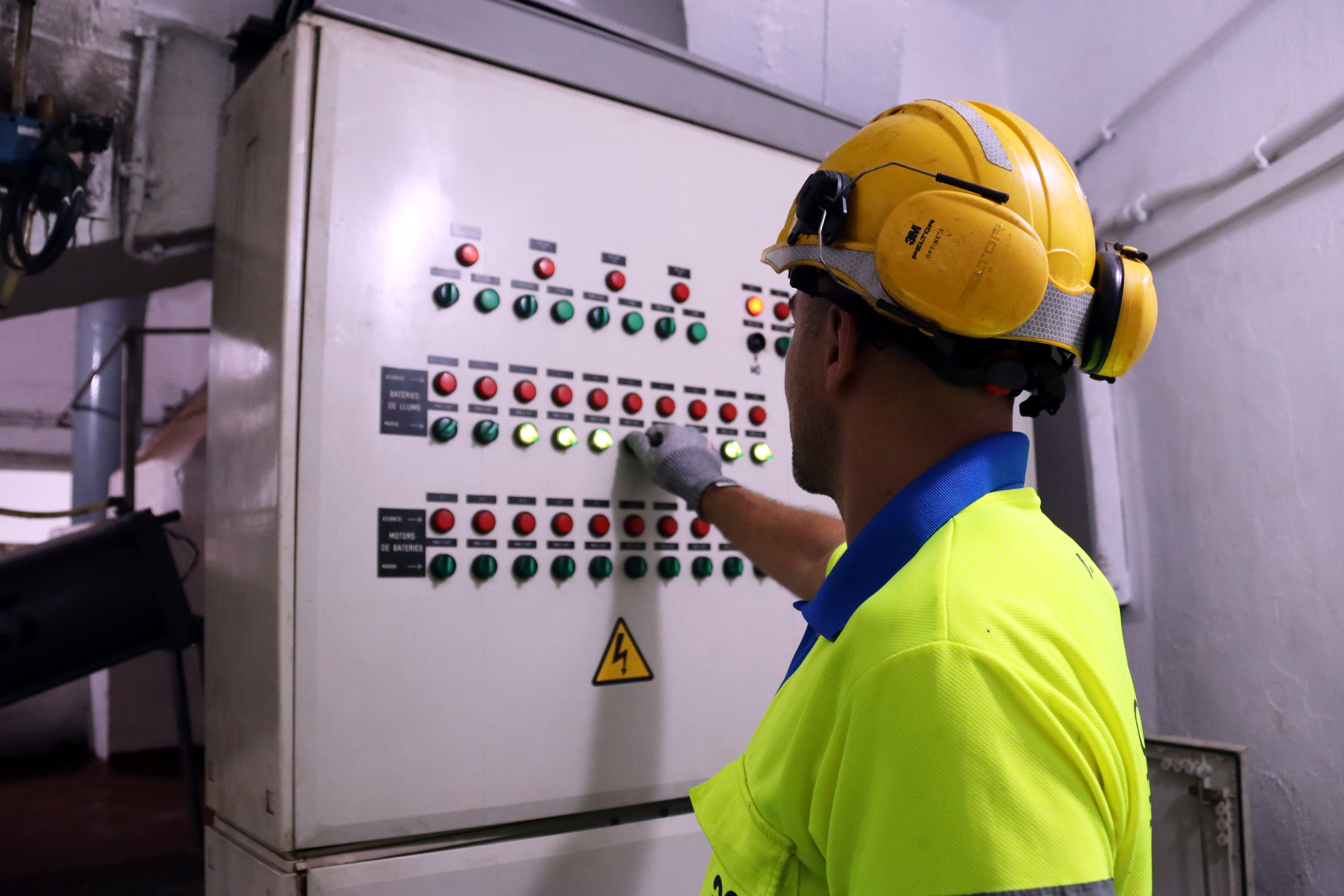 An operator at the controls of the Magic Fountain