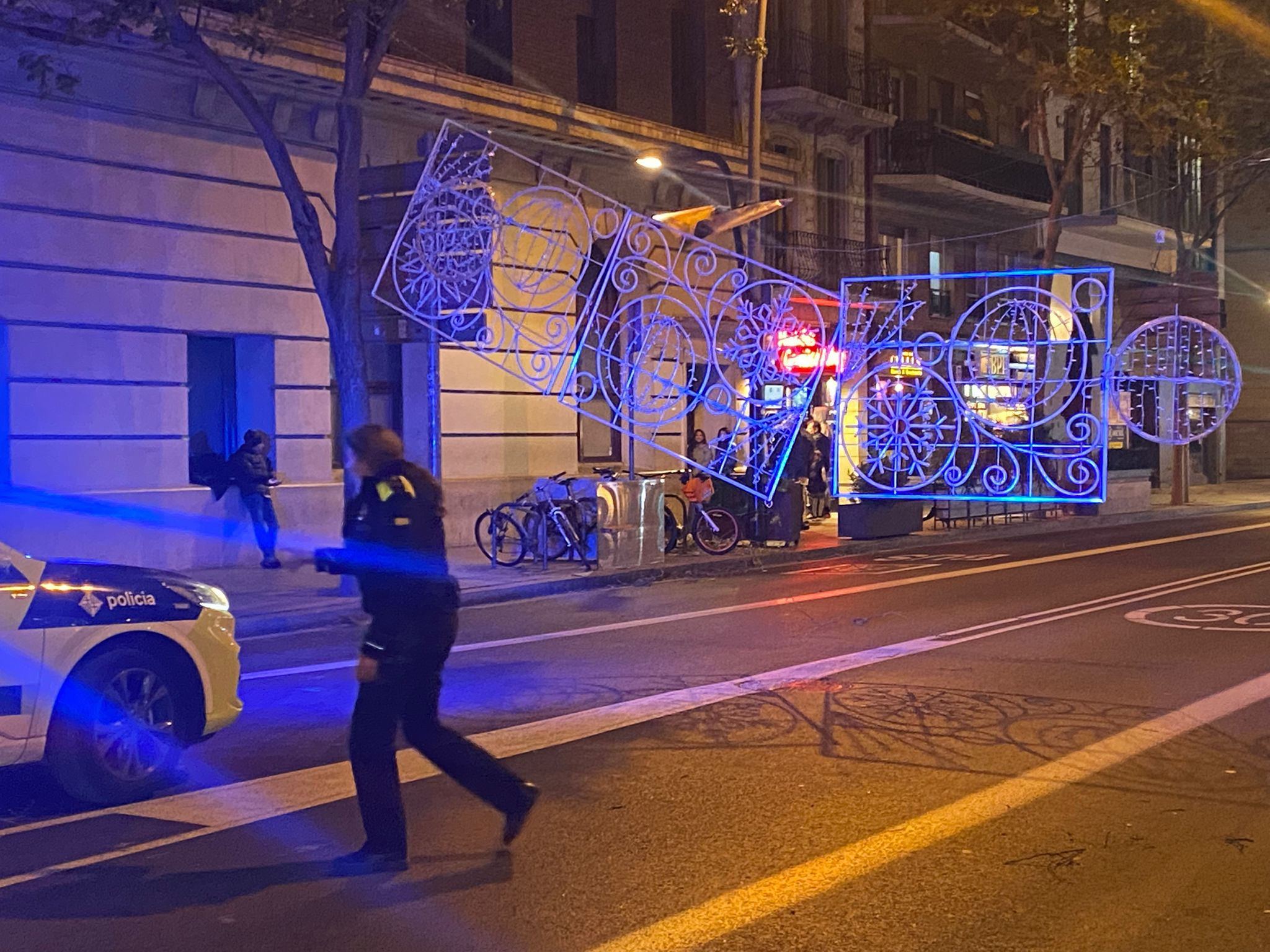 Christmas lights knocked over by strong winds in Barcelona