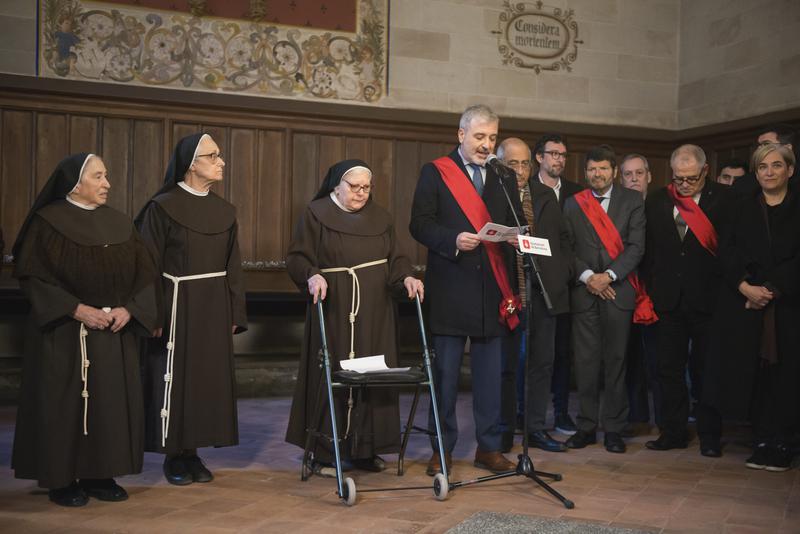 Barcelona mayor Jaume Collboni and the Poor Clares nuns during a visit of the mayor to the Barcelona Pedralbes' Monastery in February 2024