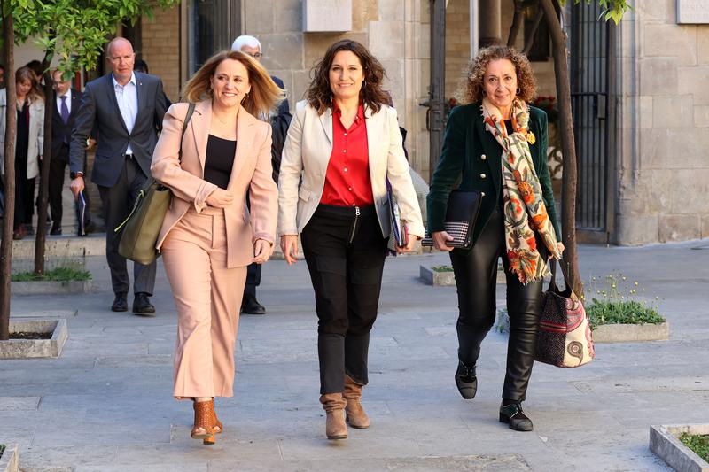 Catalan vice president Laura Vilagrà and ministers Esther Capella and Natàlia Mas Guix on their way to a cabinet meeting