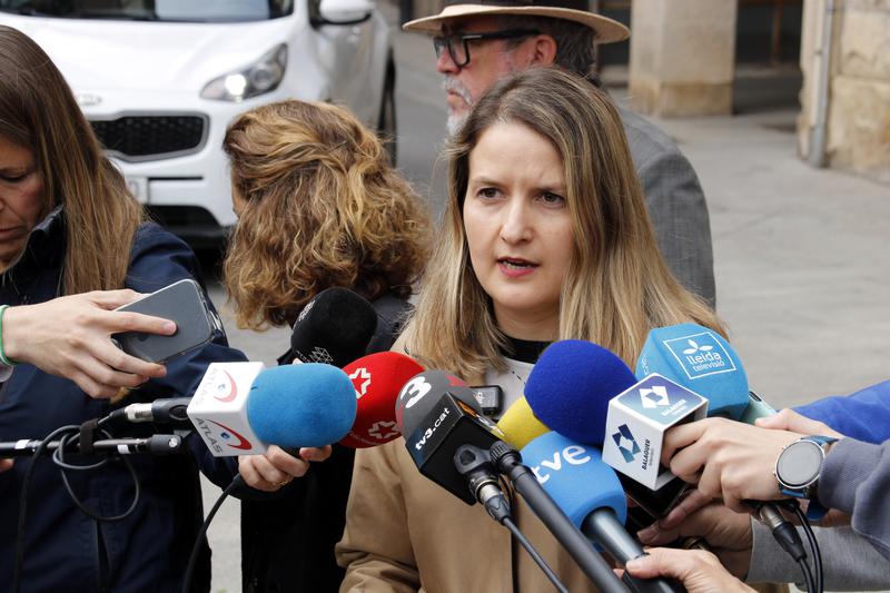 Social rights minister Mònica Martínez Bravo addresses the media in Balaguer