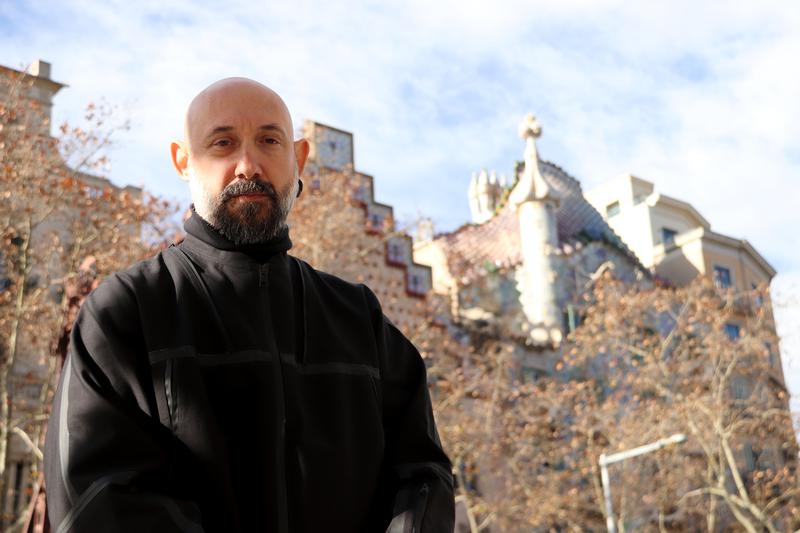 Italian artist Davide Quayola in front of Casa Batlló