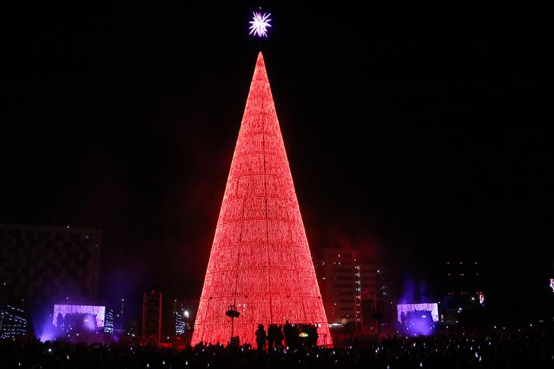 Badalona's giant Christmas tree lit up
