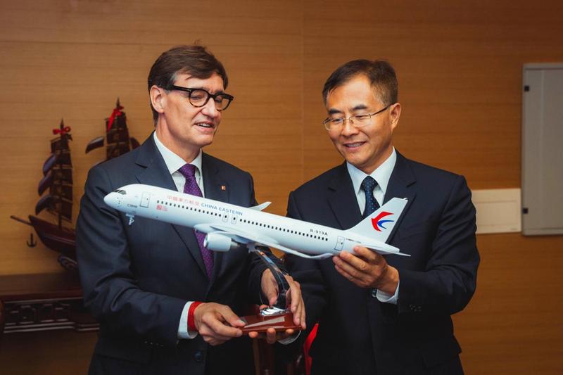Catalan president Salvador Illa meets with the vice president of China Eastern airlines, Wan Qingchao